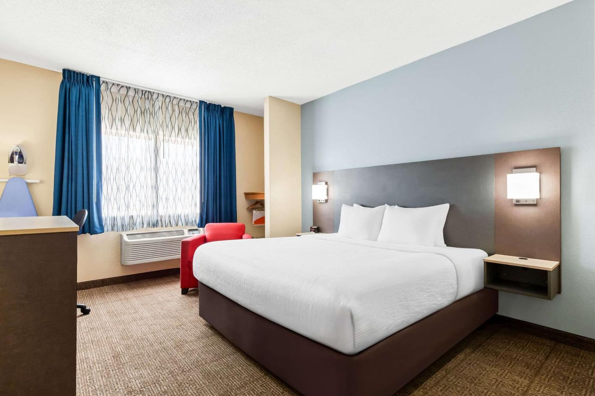 Quality Inn & Suites Springfield Southwest near I-72 interior in Springfield, IL — gallery photo 2