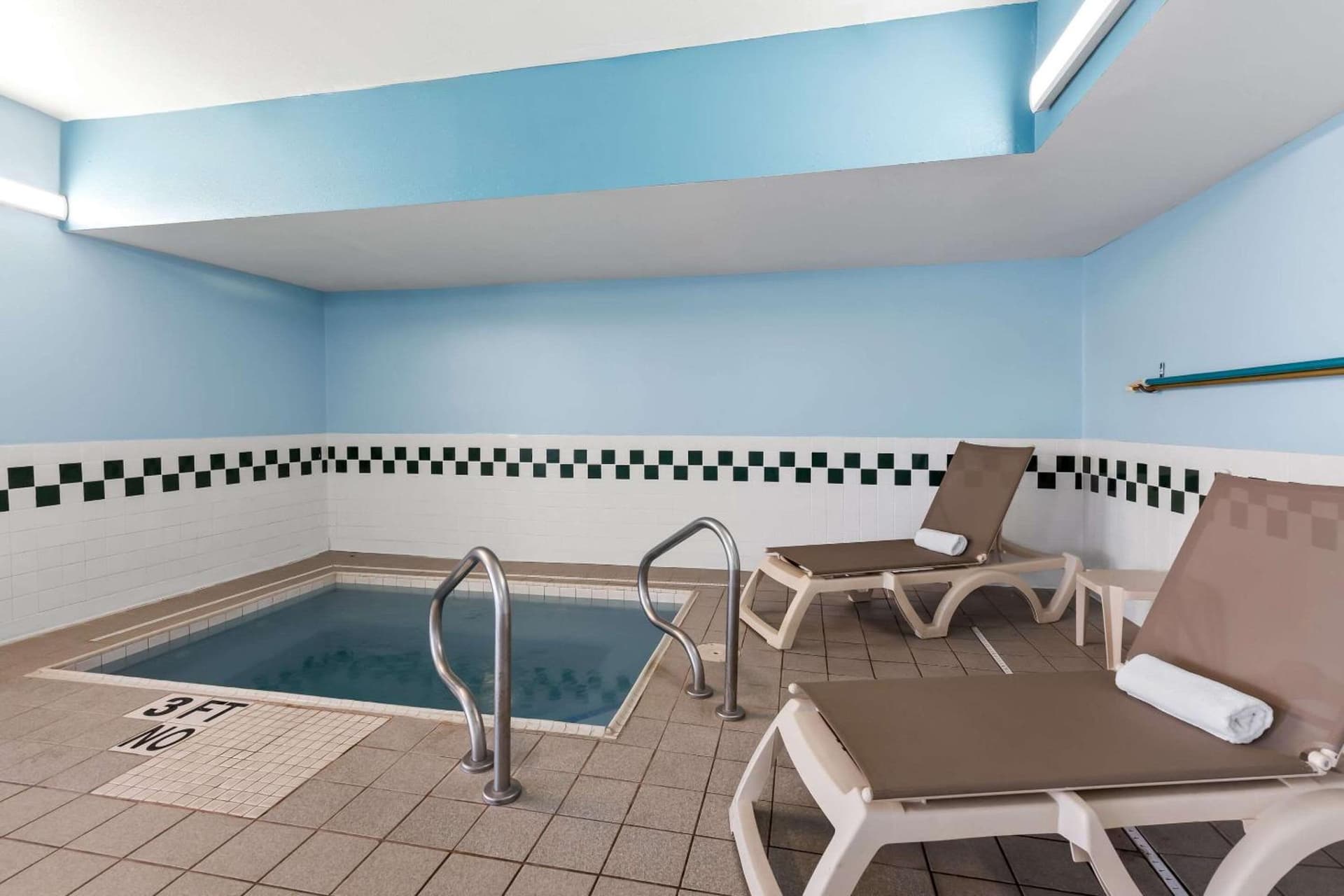 Quality Inn & Suites Springfield Southwest near I-72 interior in Springfield, IL — gallery photo 2