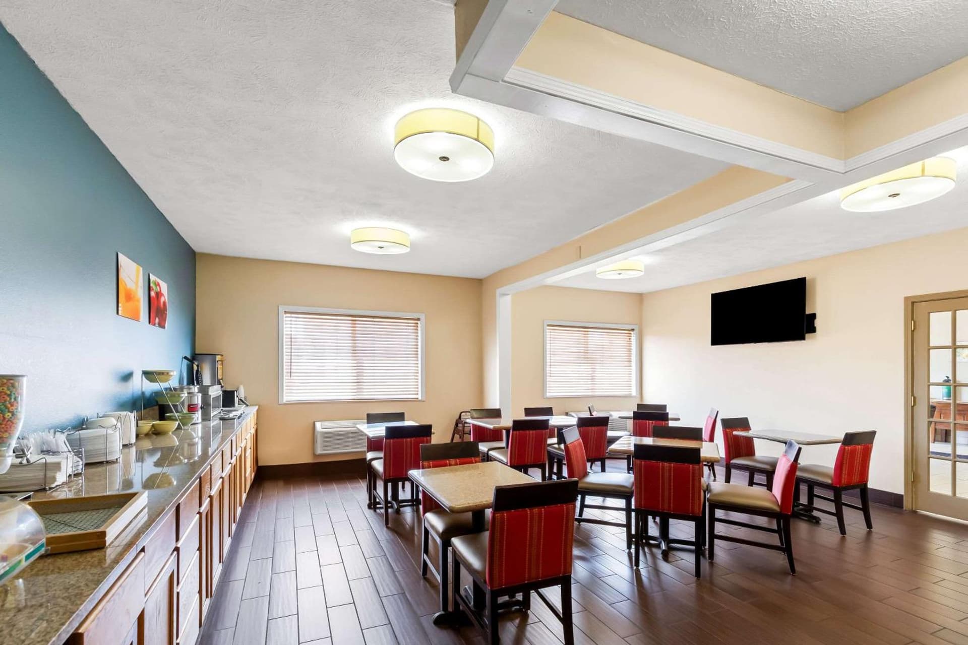 Quality Inn & Suites Springfield Southwest near I-72 property views in Springfield, IL — gallery photo 3
