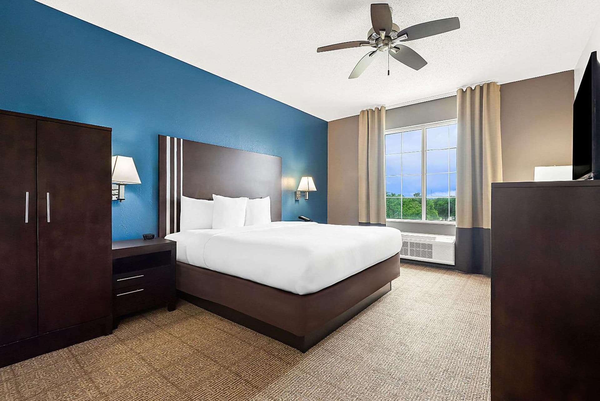 Comfort Suites New Orleans East gallery photo in New Orleans, LA — image 57