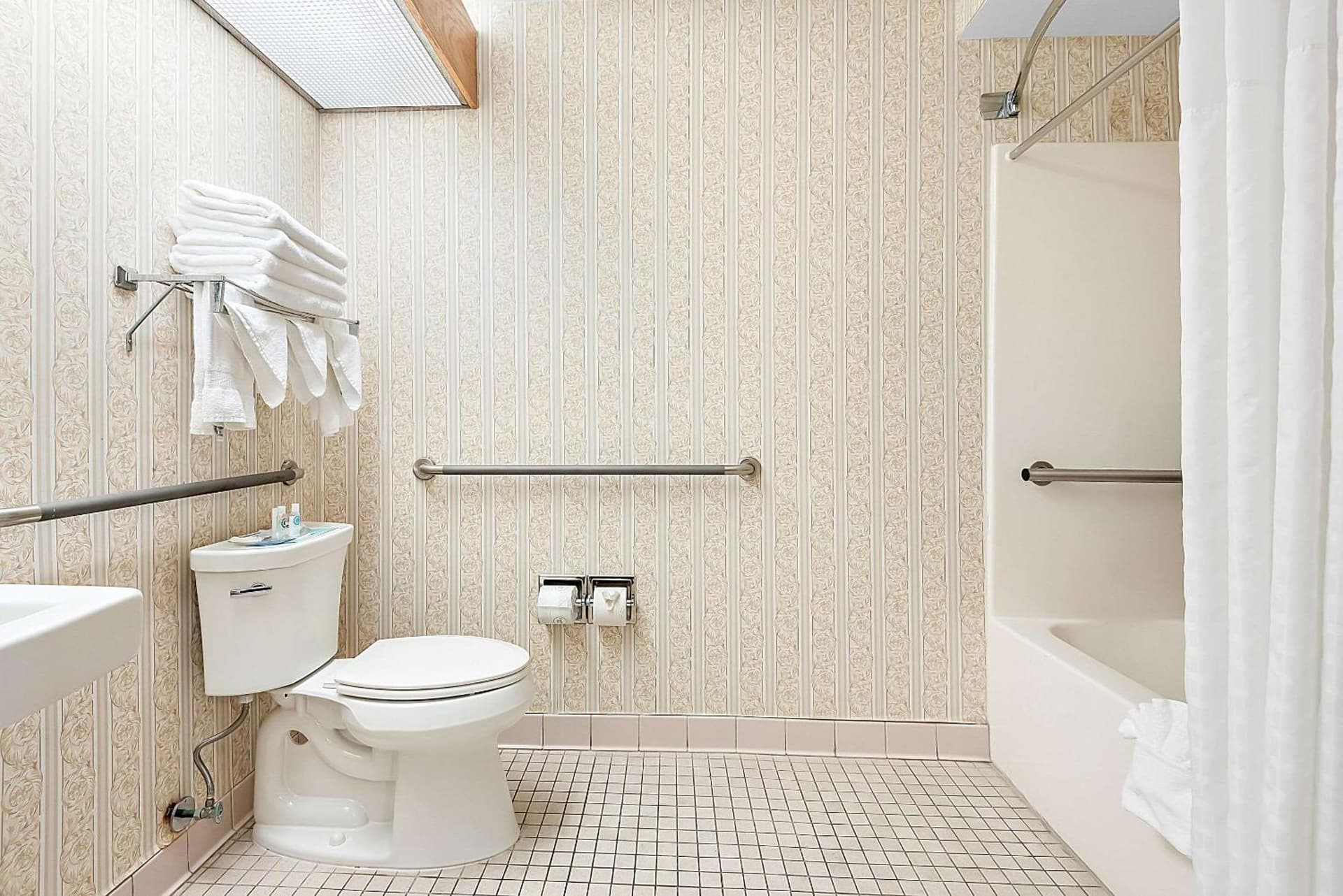 Comfort Suites New Orleans East gallery photo in New Orleans, LA — image 65