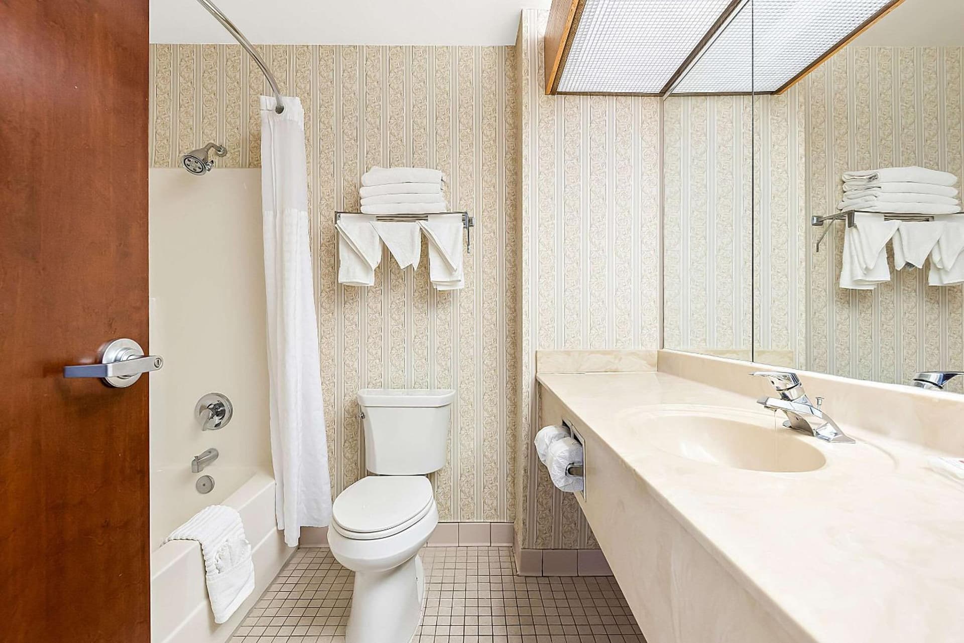 Comfort Suites New Orleans East gallery photo in New Orleans, LA — image 59