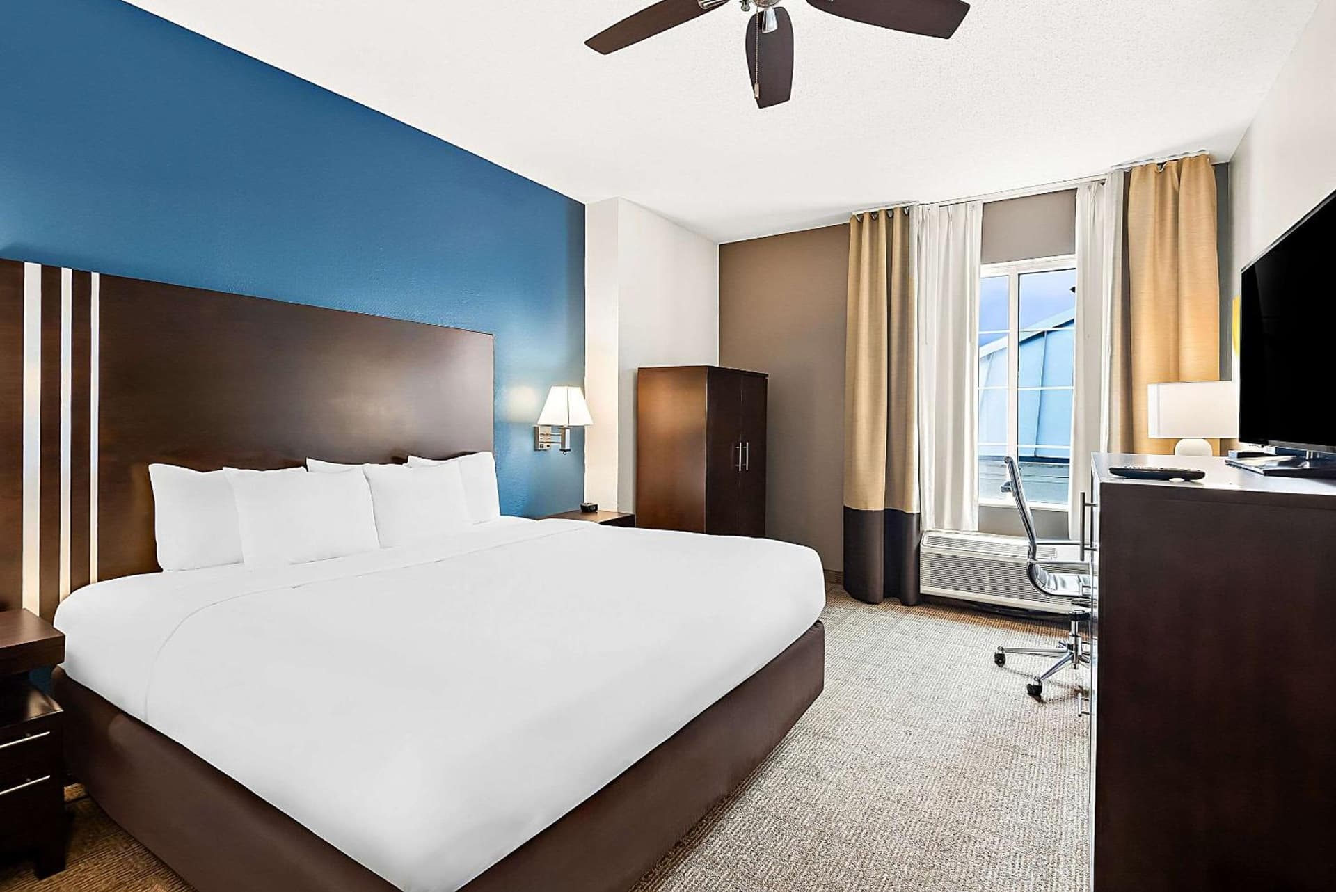 Comfort Suites New Orleans East gallery photo in New Orleans, LA — image 55