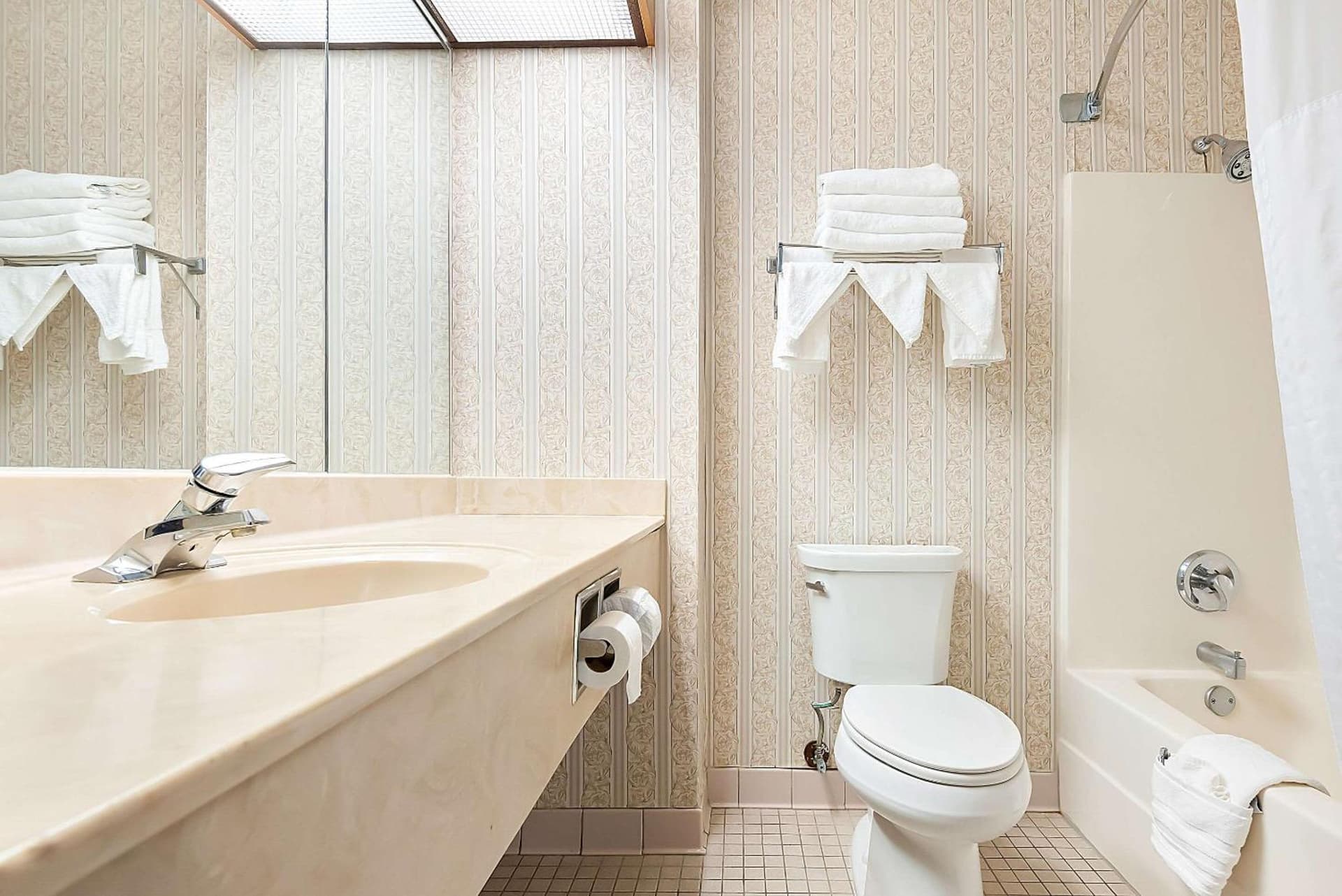Comfort Suites New Orleans East gallery photo in New Orleans, LA — image 49