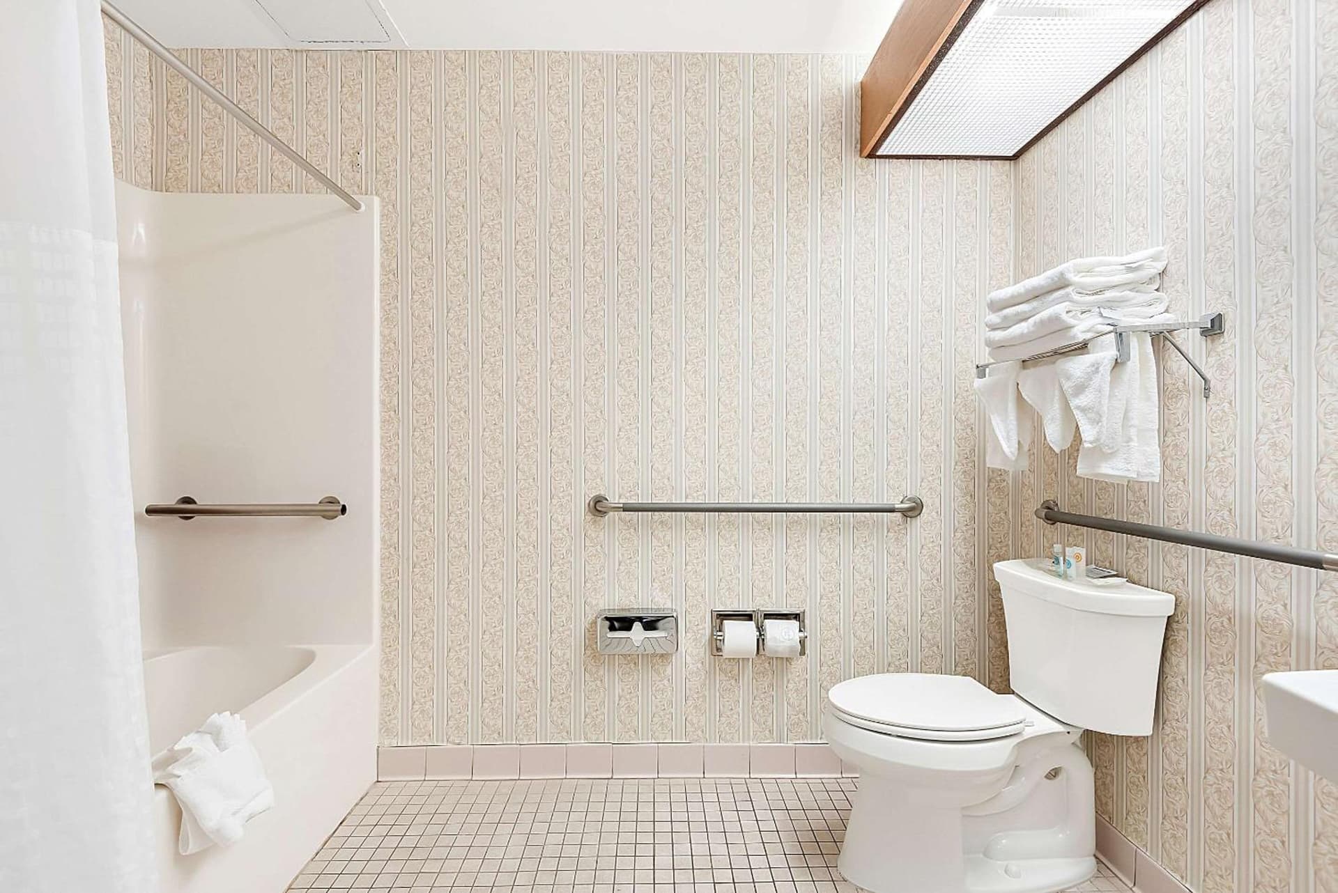 Comfort Suites New Orleans East gallery photo in New Orleans, LA — image 4