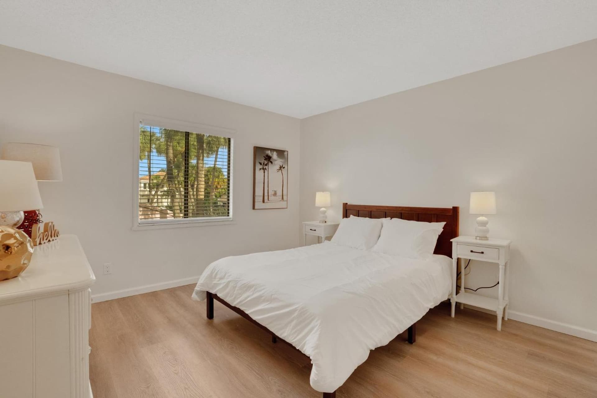 Sugar Sand Sanctuary - Beach Condominium interior in Clearwater Beach — gallery photo 2
