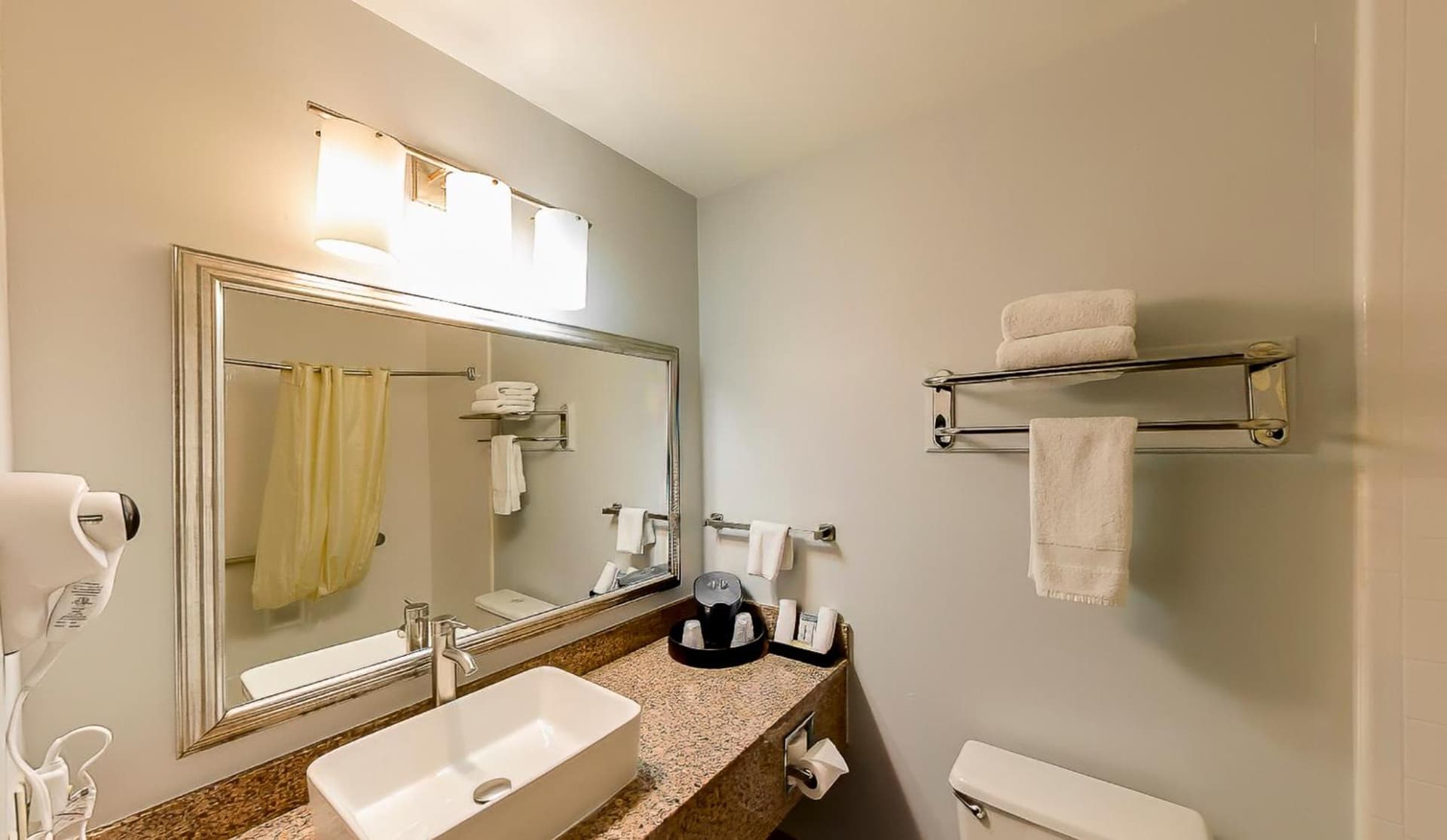 Hotel Mira Vista property views in El Cerrito, CA — gallery photo 3