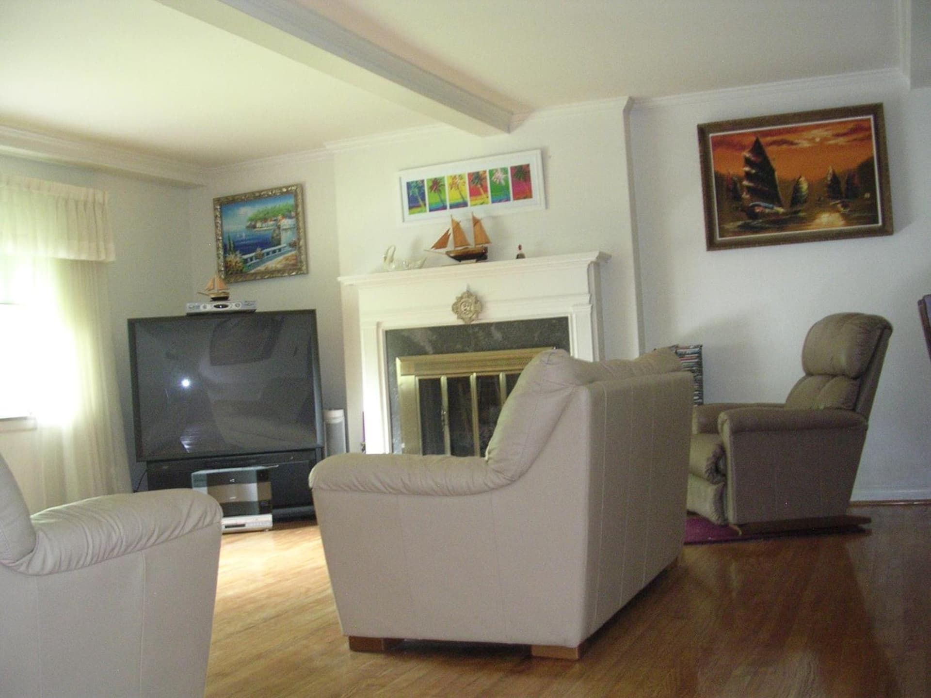 Comfy Room gallery photo in Huntington, WV — image 10