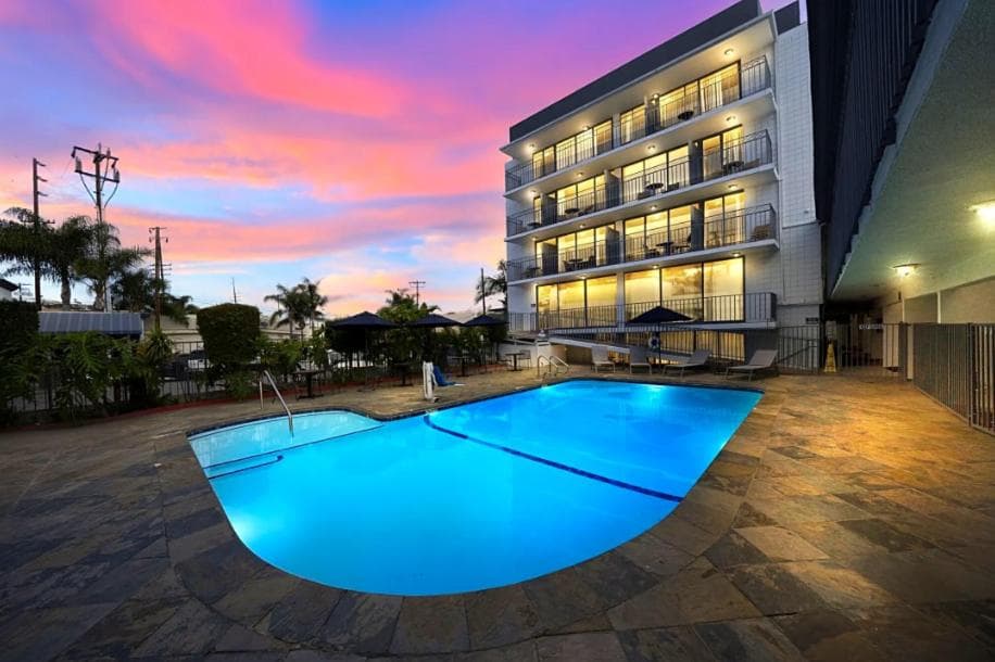MC Pacific Inn & Suites Torrance interior in Torrance, CA — gallery photo 2