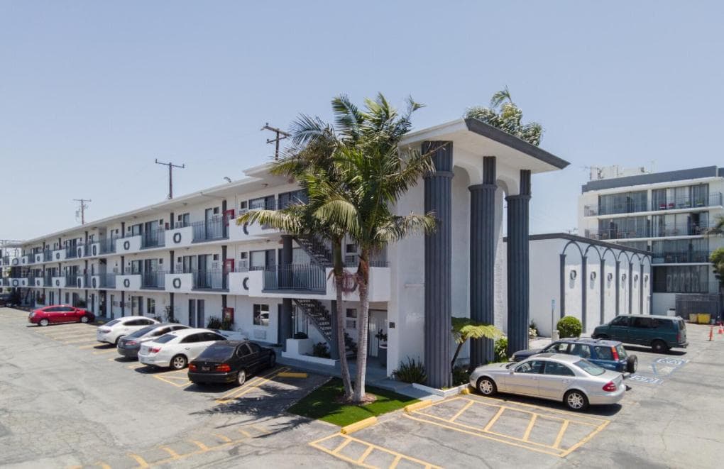 MC Pacific Inn & Suites Torrance featured exterior or lobby in Torrance, CA — similar hotel