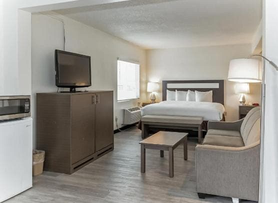 MC Pacific Inn & Suites Torrance gallery photo in Torrance, CA — image 5