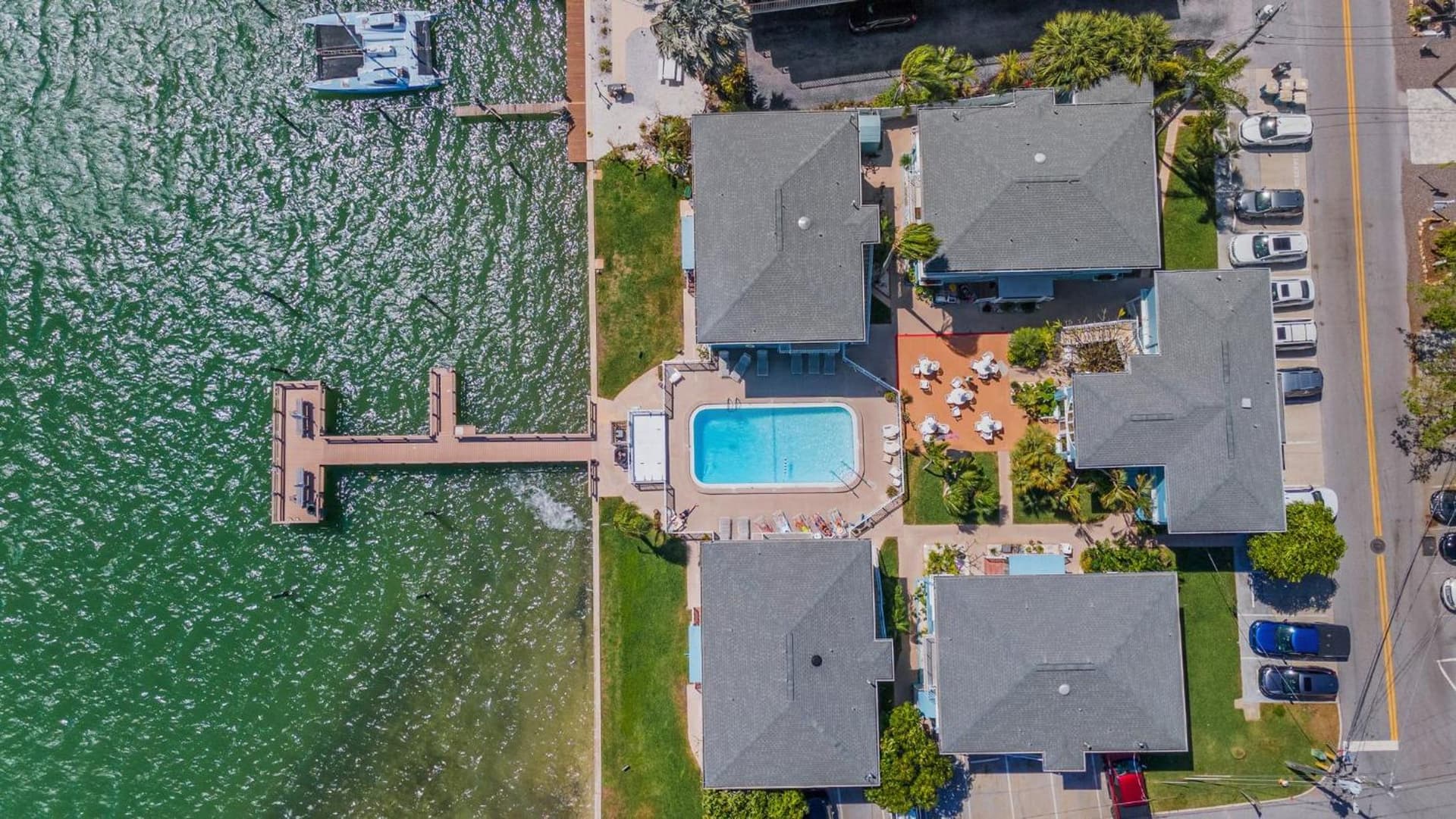 Water View & Heated Pool - Steps to Sand, Bayview Beauty B-5 interior in Clearwater Beach — gallery photo 2