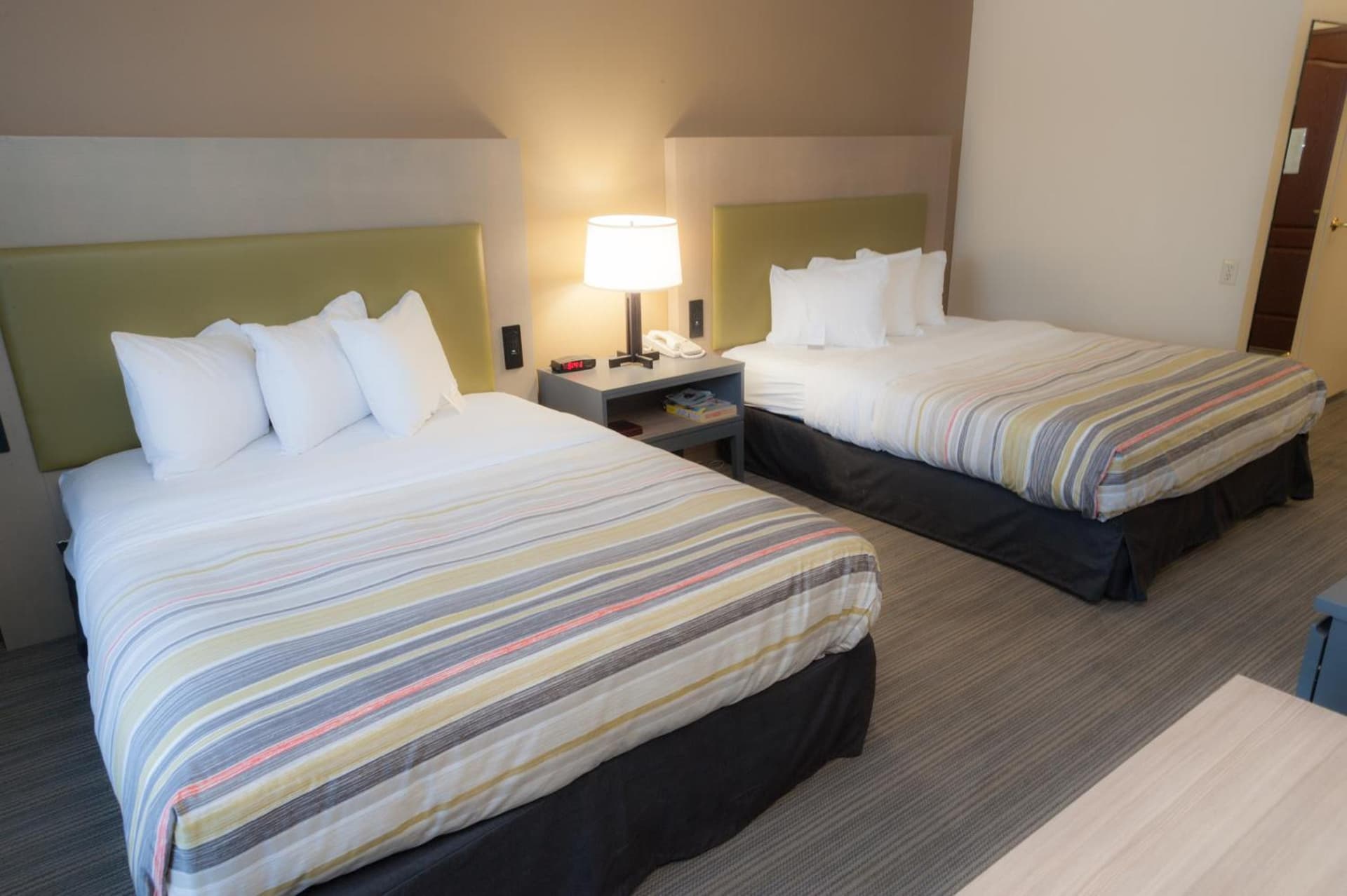 Country Inn & Suites by Radisson, Milwaukee Airport, WI gallery photo in Milwaukee, WI — image 11