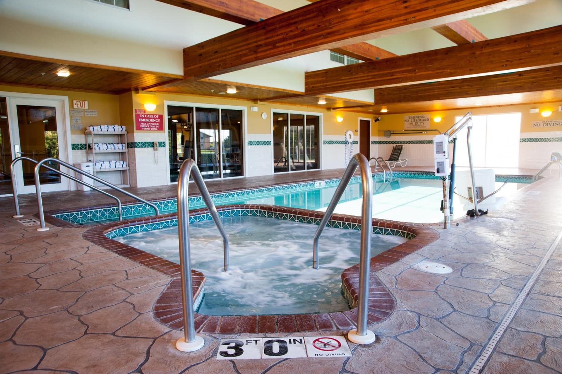 Country Inn & Suites by Radisson, Milwaukee Airport, WI gallery photo in Milwaukee, WI — image 32