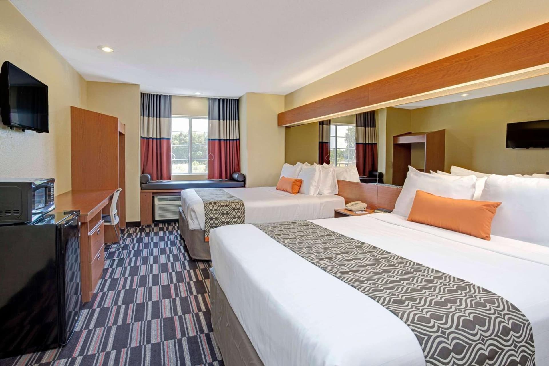 Microtel Inn & Suites by Wyndham Bushnell interior in Bushnell, FL — gallery photo 2