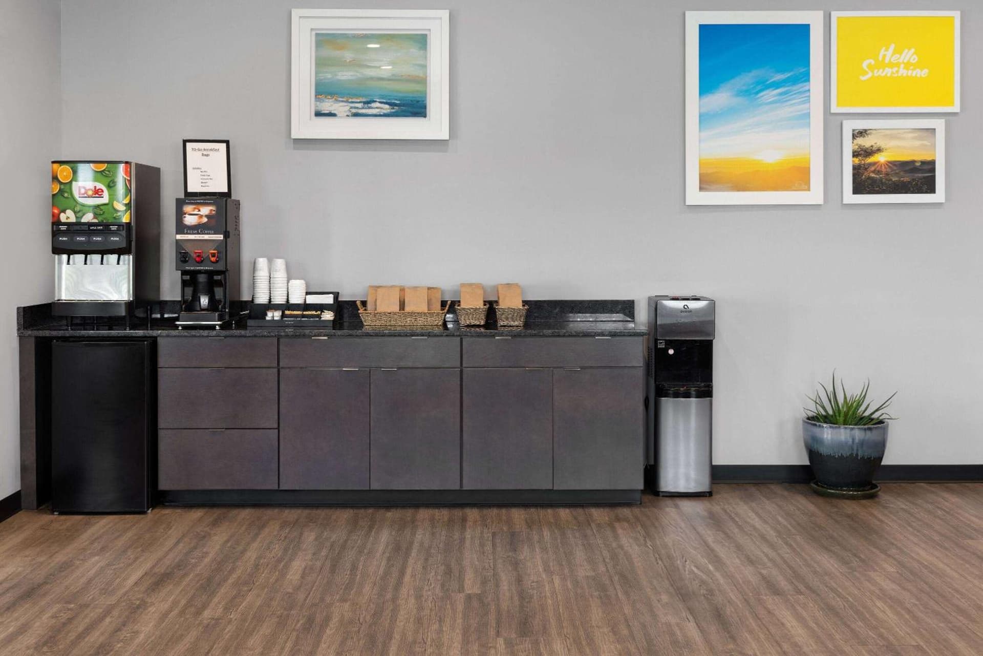 Days Inn of Frederick by Wyndham interior in Frederick, MD — gallery photo 2