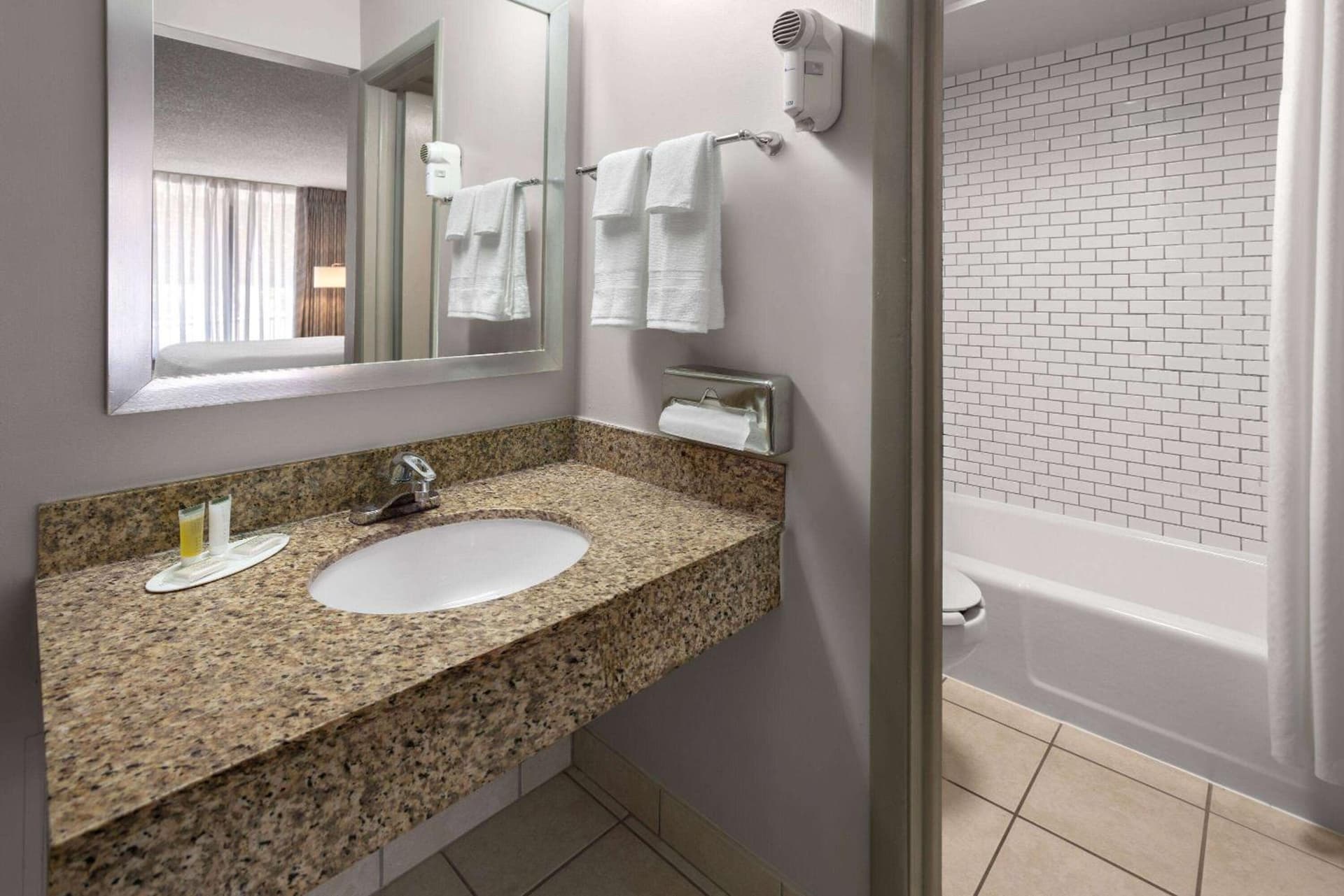 Days Inn of Frederick by Wyndham gallery photo in Frederick, MD — image 5