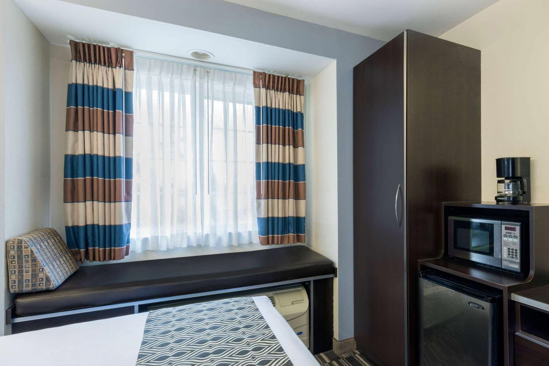Microtel Inn and Suites Baton Rouge Airport gallery photo in Baton Rouge, LA — image 11