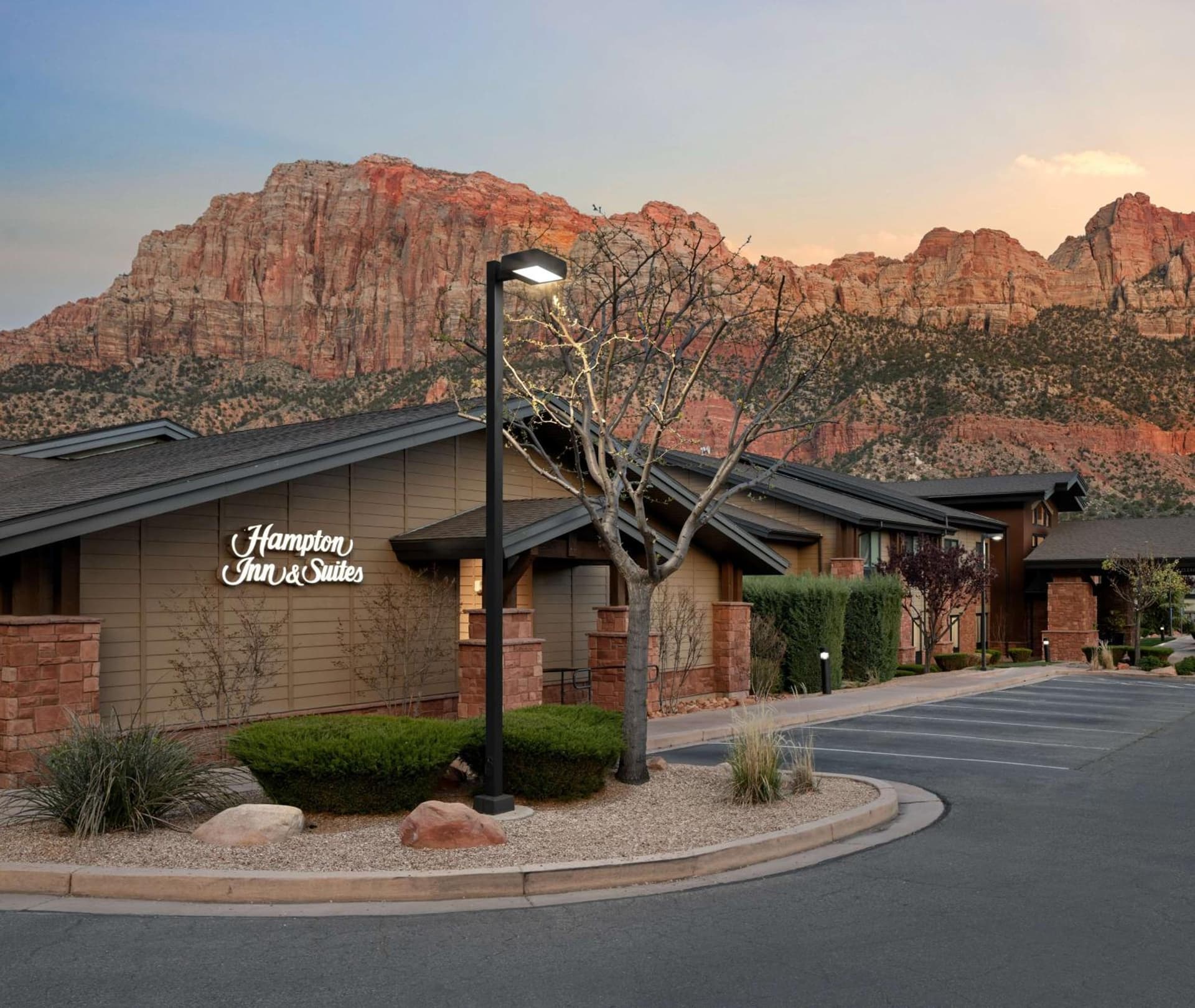 Hampton Inn & Suites Springdale/Zion National Park interior in Springdale, UT — gallery photo 2