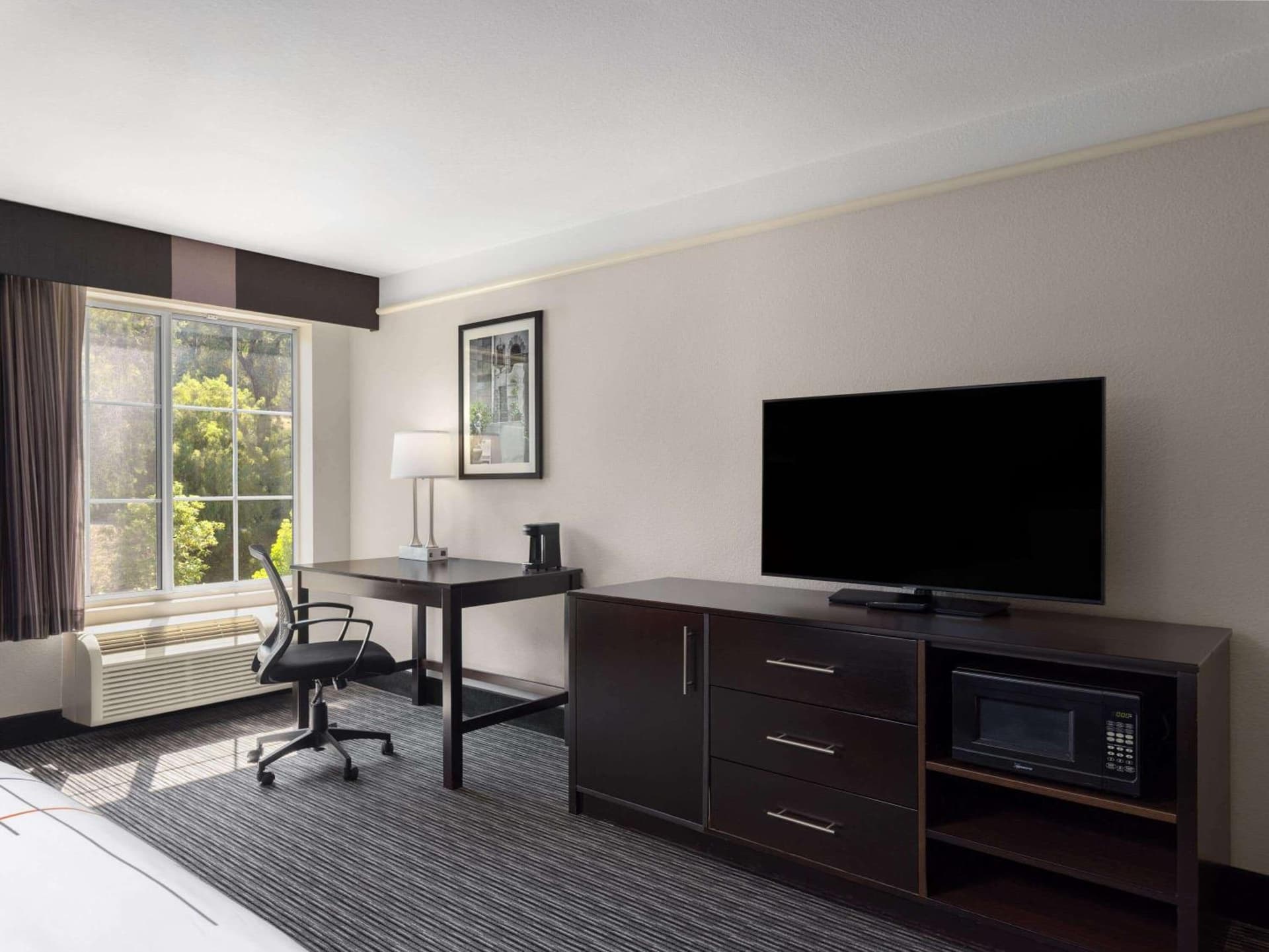 La Quinta by Wyndham Santa Clarita - Valencia gallery photo in Stevenson Ranch, CA — image 4