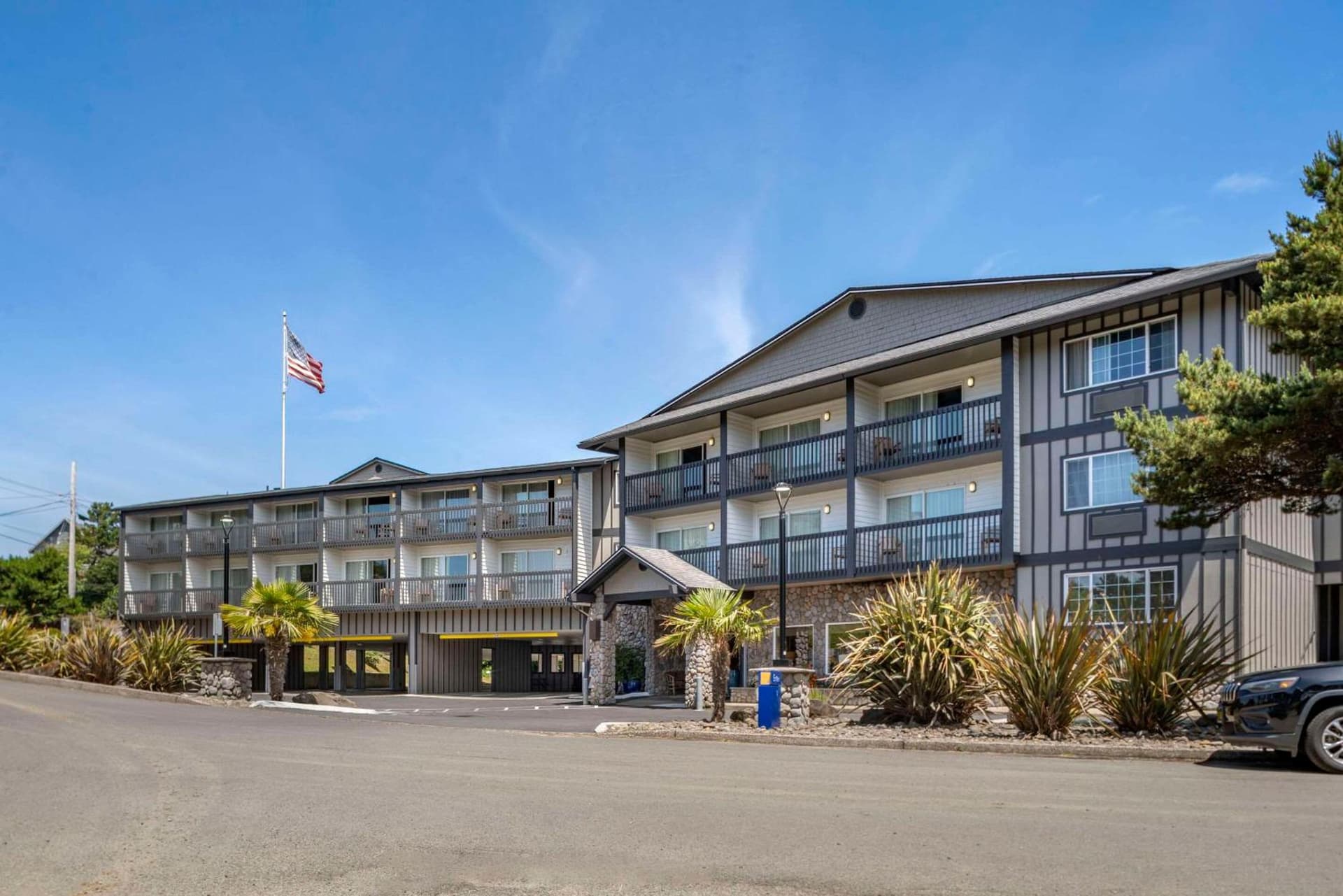 Comfort Inn & Suites Lincoln City featured exterior or lobby in Lincoln City, OR — similar hotel