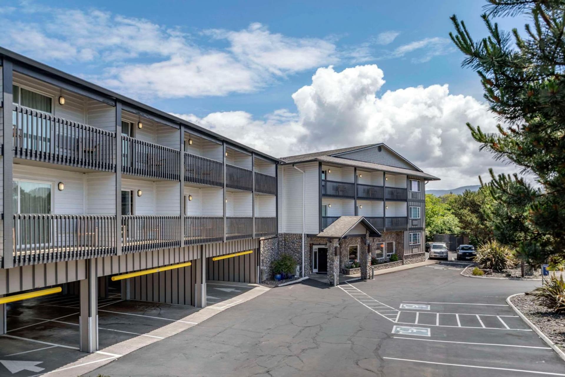 Comfort Inn & Suites Lincoln City property views in Lincoln City, OR — gallery photo 3