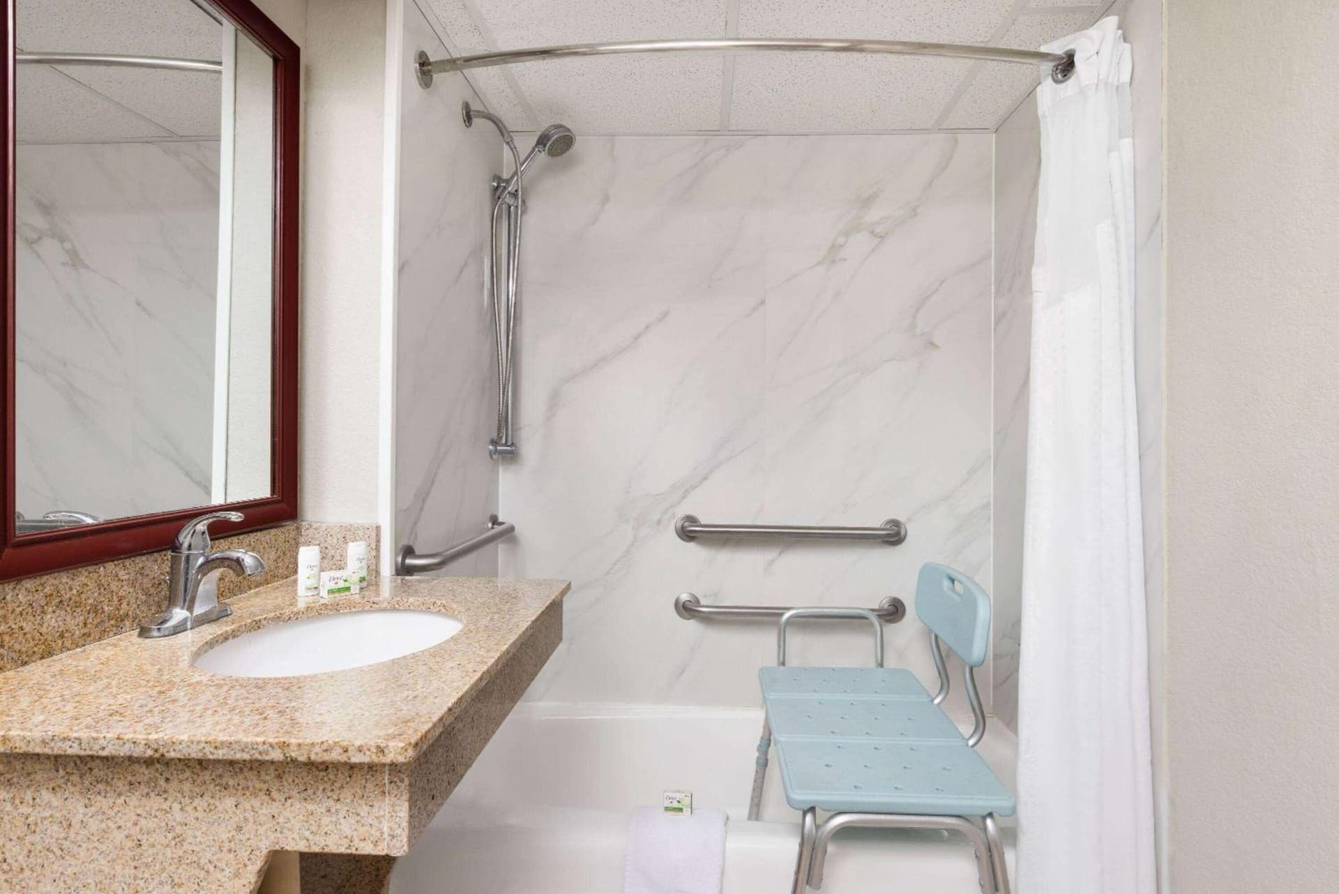 Wingate by Wyndham Kansas City interior in Kansas City, MO — gallery photo 2