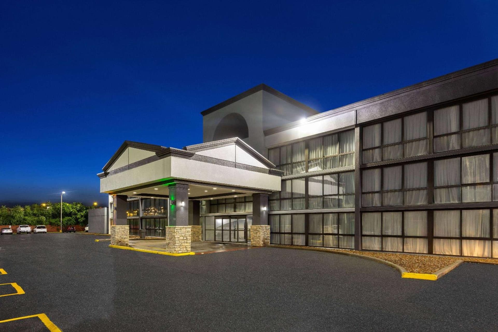 Wingate by Wyndham Kansas City exterior or lobby in Kansas City, MO — main listing photo