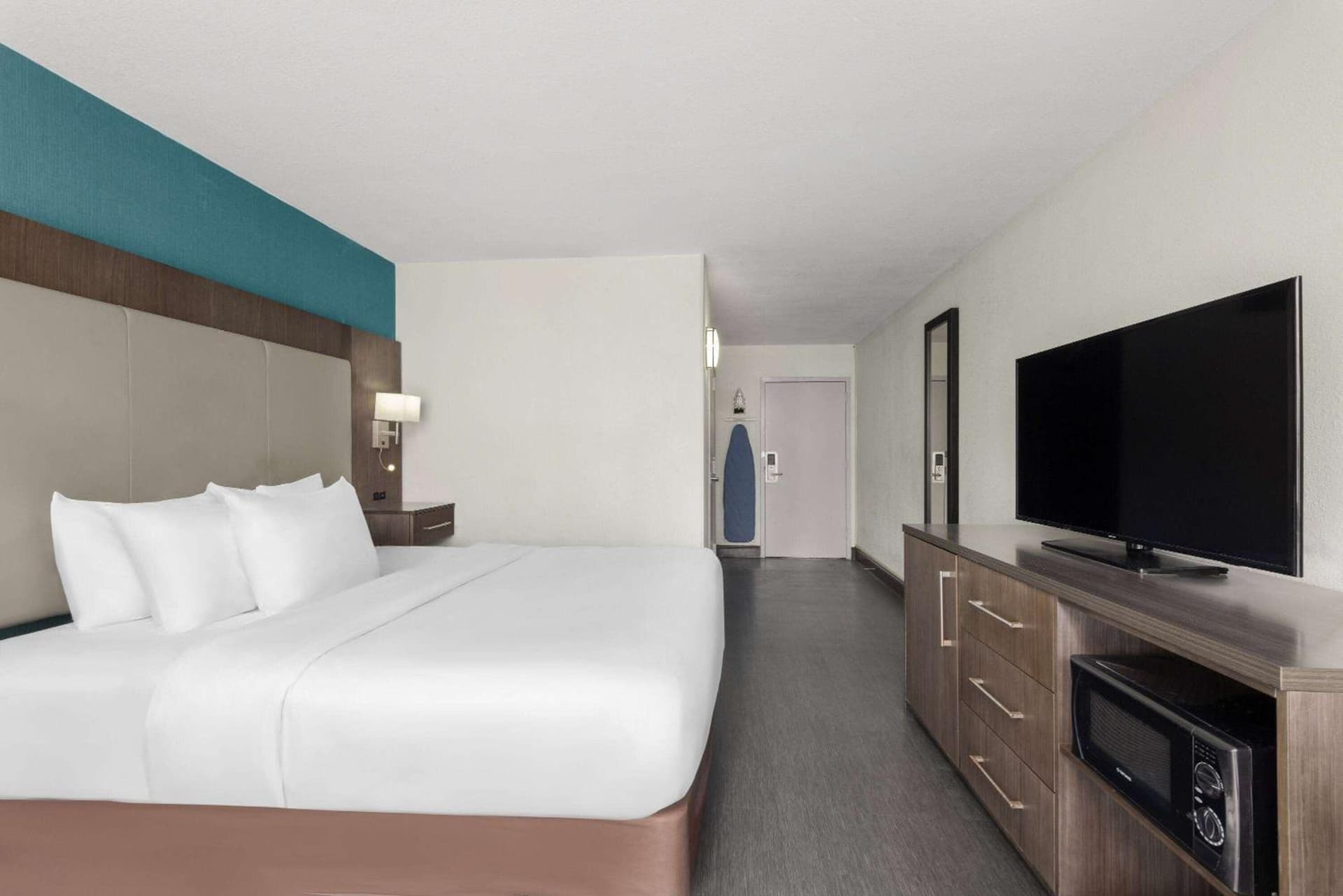 Wingate by Wyndham Kansas City gallery photo in Kansas City, MO — image 12