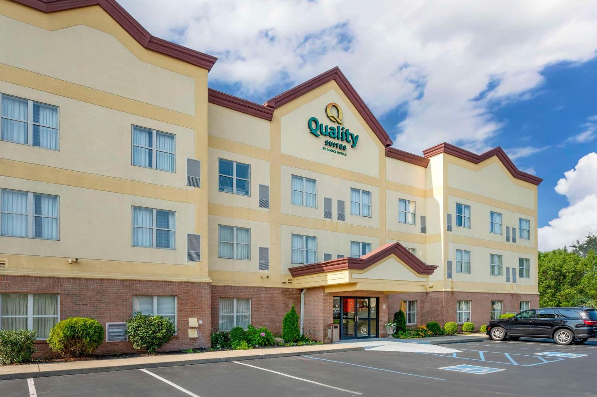 Quality Suites interior in Indianapolis, IN — gallery photo 2
