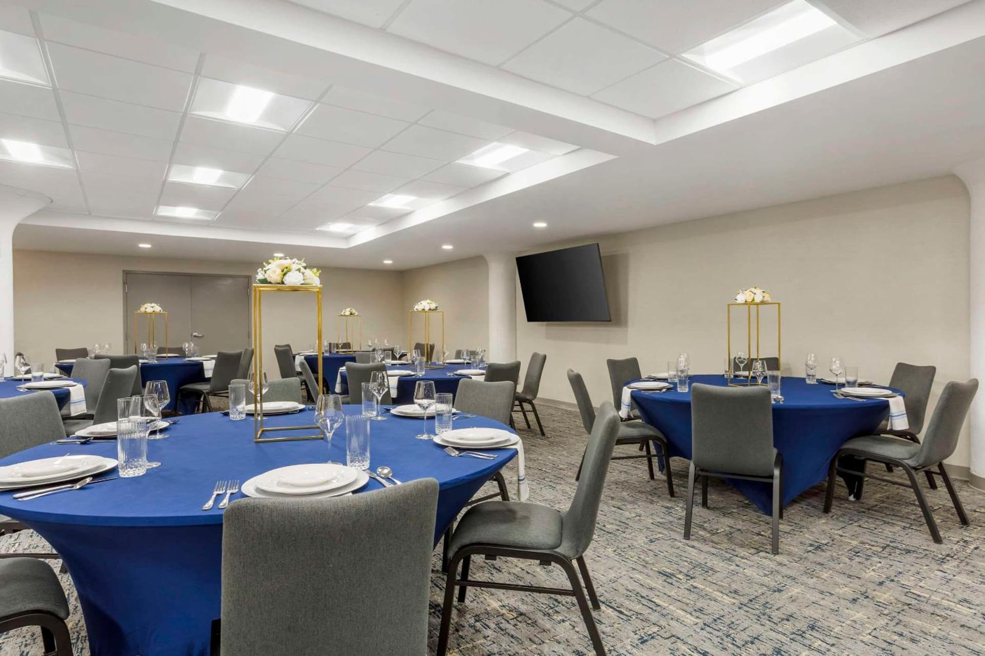 Comfort Inn & Suites Newark Liberty International Airport gallery photo in Newark, NJ — image 114