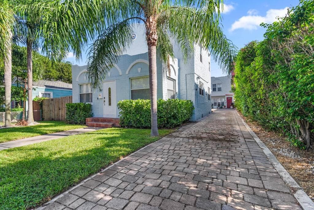 Sleek and Cozy Studio l Freshly Renovated featured exterior or lobby in West Palm Beach, FL — similar hotel