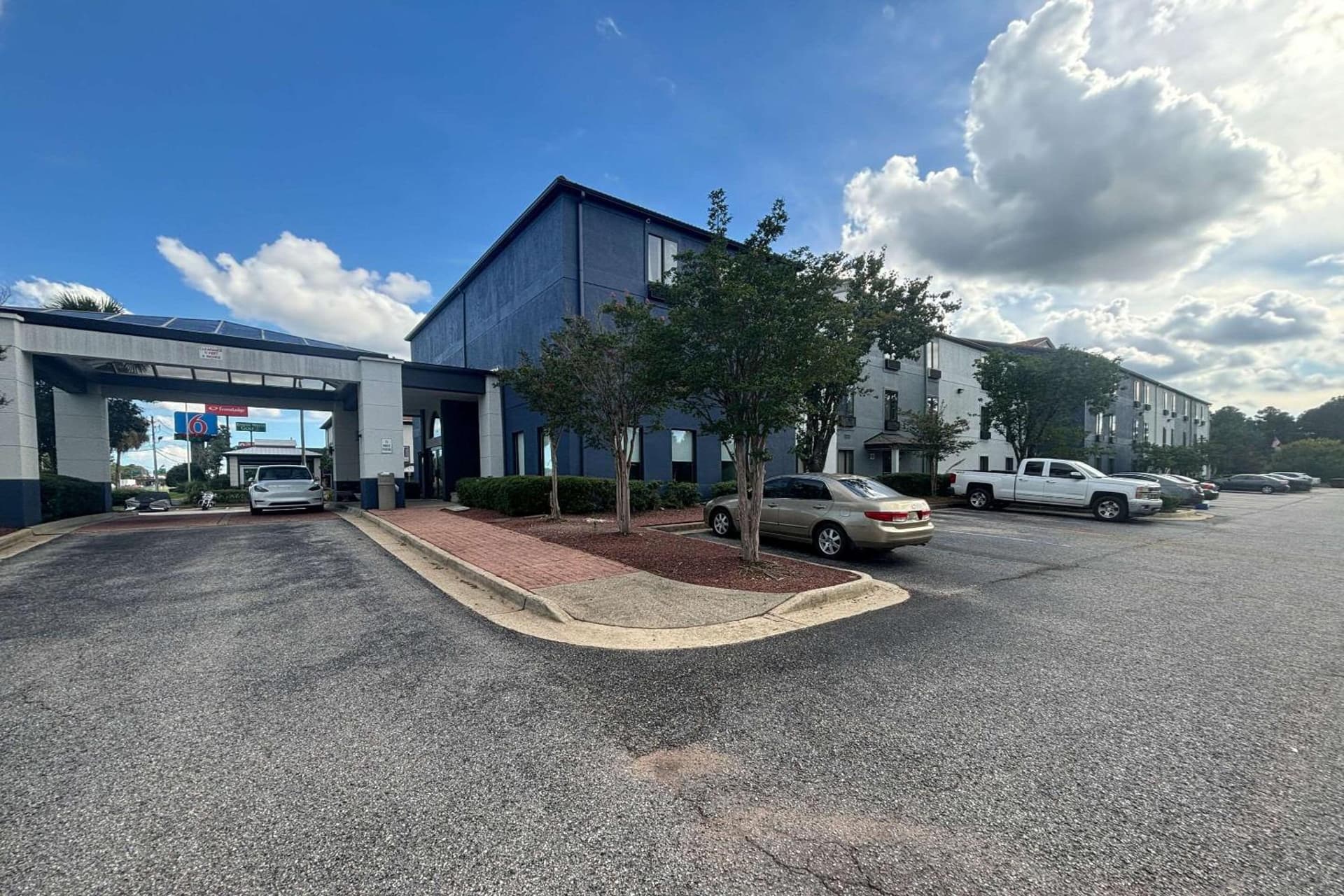 Quality Inn & Suites at Airport Blvd I-65 property views in Mobile, AL — gallery photo 3