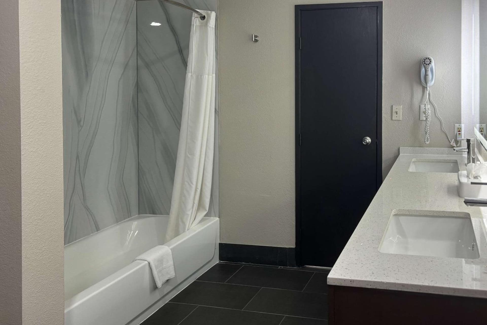 Quality Inn & Suites at Airport Blvd I-65 gallery photo in Mobile, AL — image 42