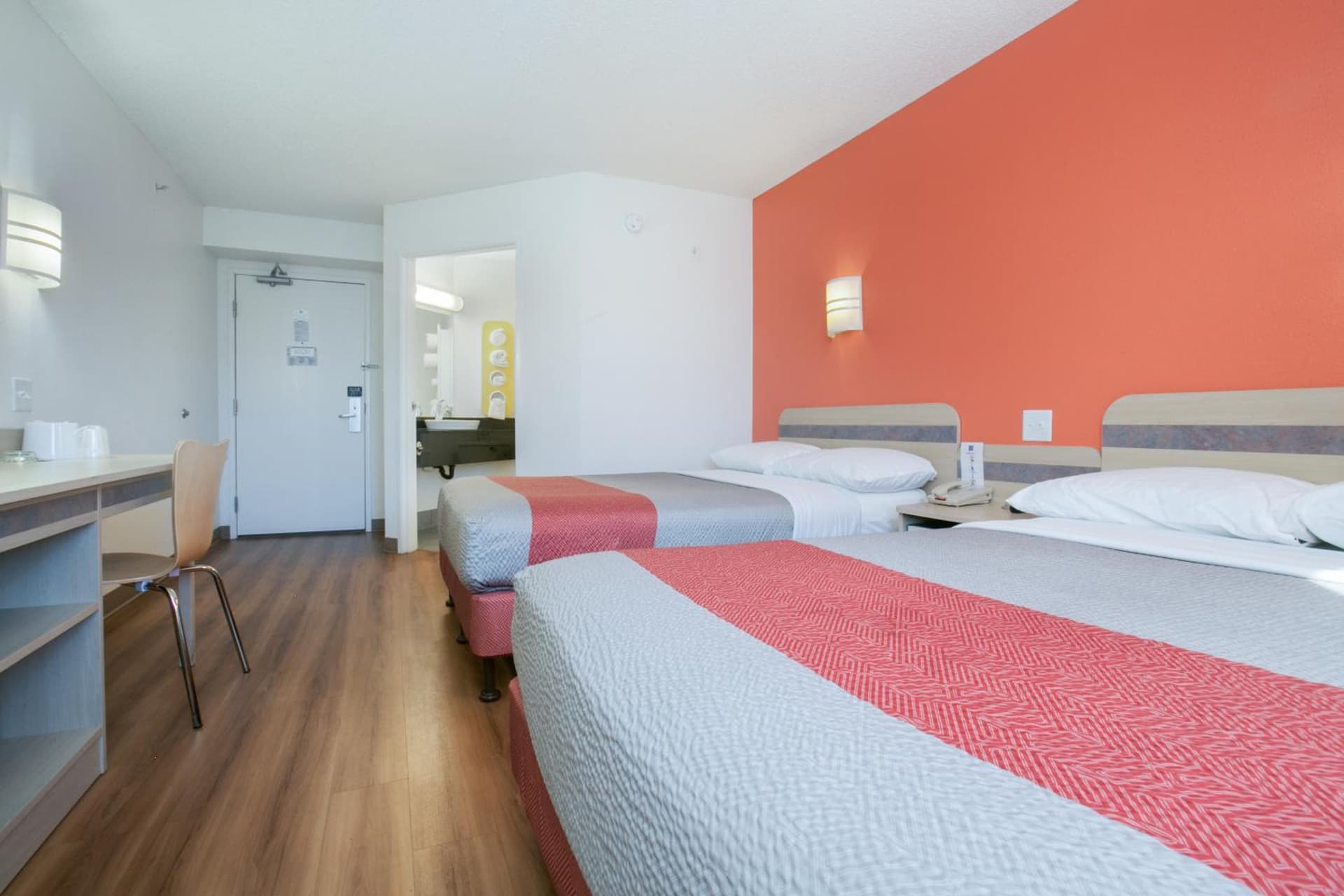 Motel 6-Brooklyn Center, MN - Minneapolis interior in Brooklyn Center, MN — gallery photo 2
