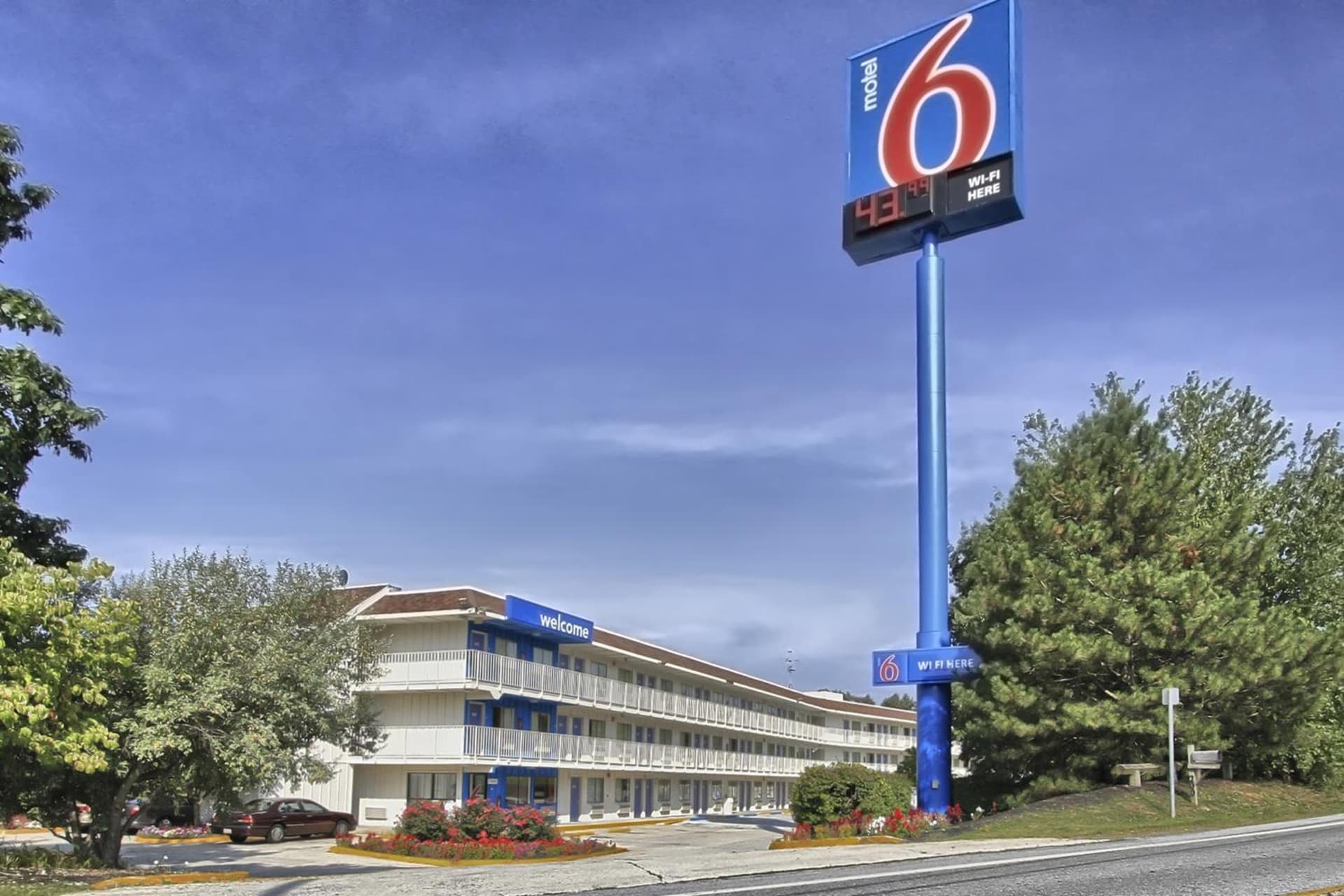 Motel 6-New Cumberland, PA - Harrisburg - Hershey South interior in New Cumberland, PA — gallery photo 2