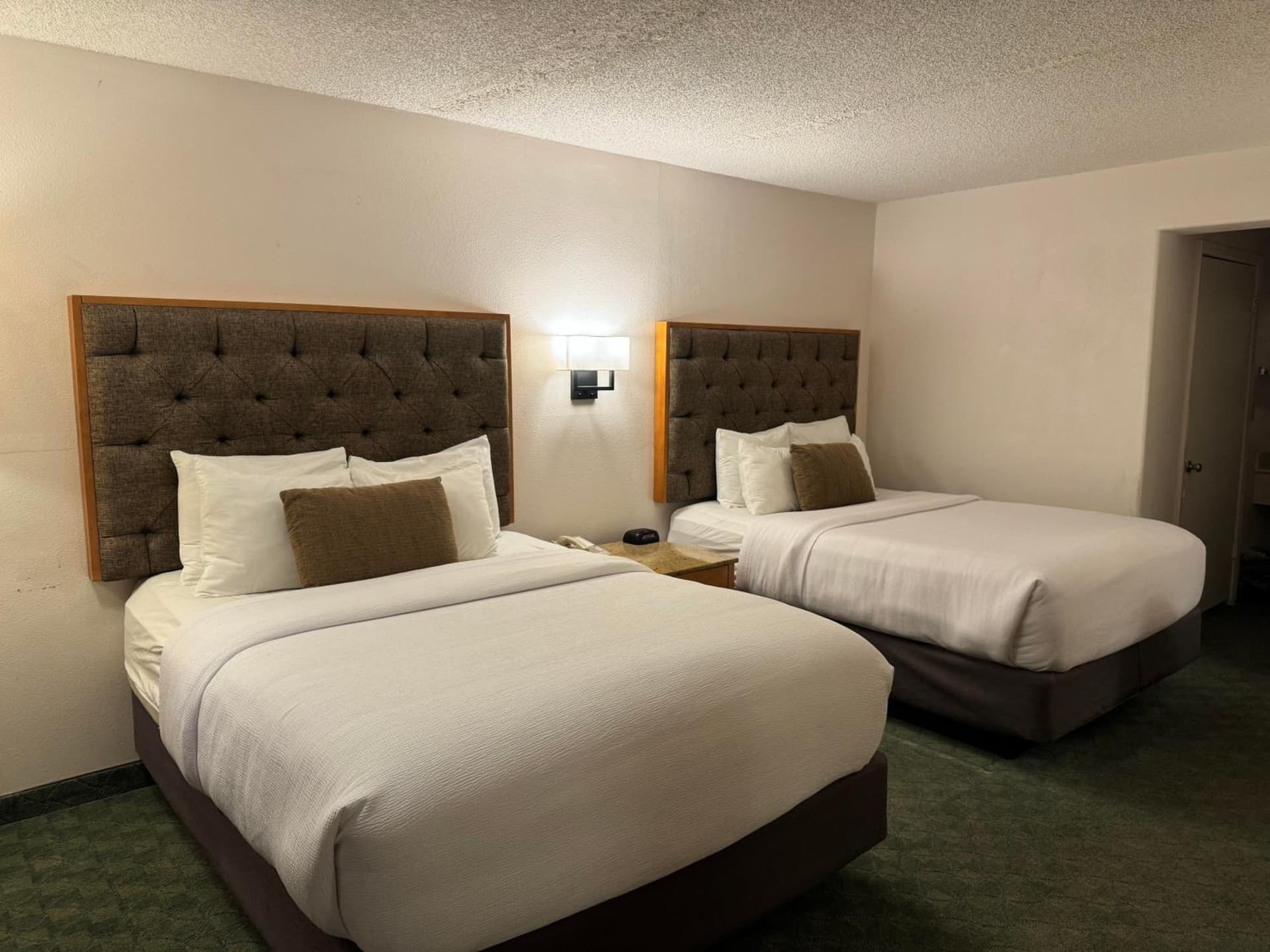 Abajo Lodge interior in Monticello, UT — gallery photo 2