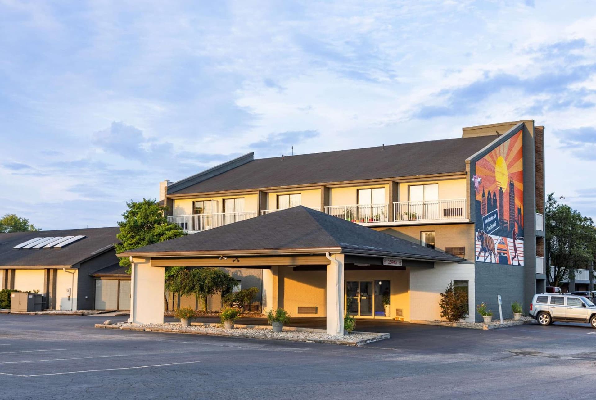 Days Inn by Wyndham Cincinnati East interior in Cherry Grove, OH — gallery photo 2