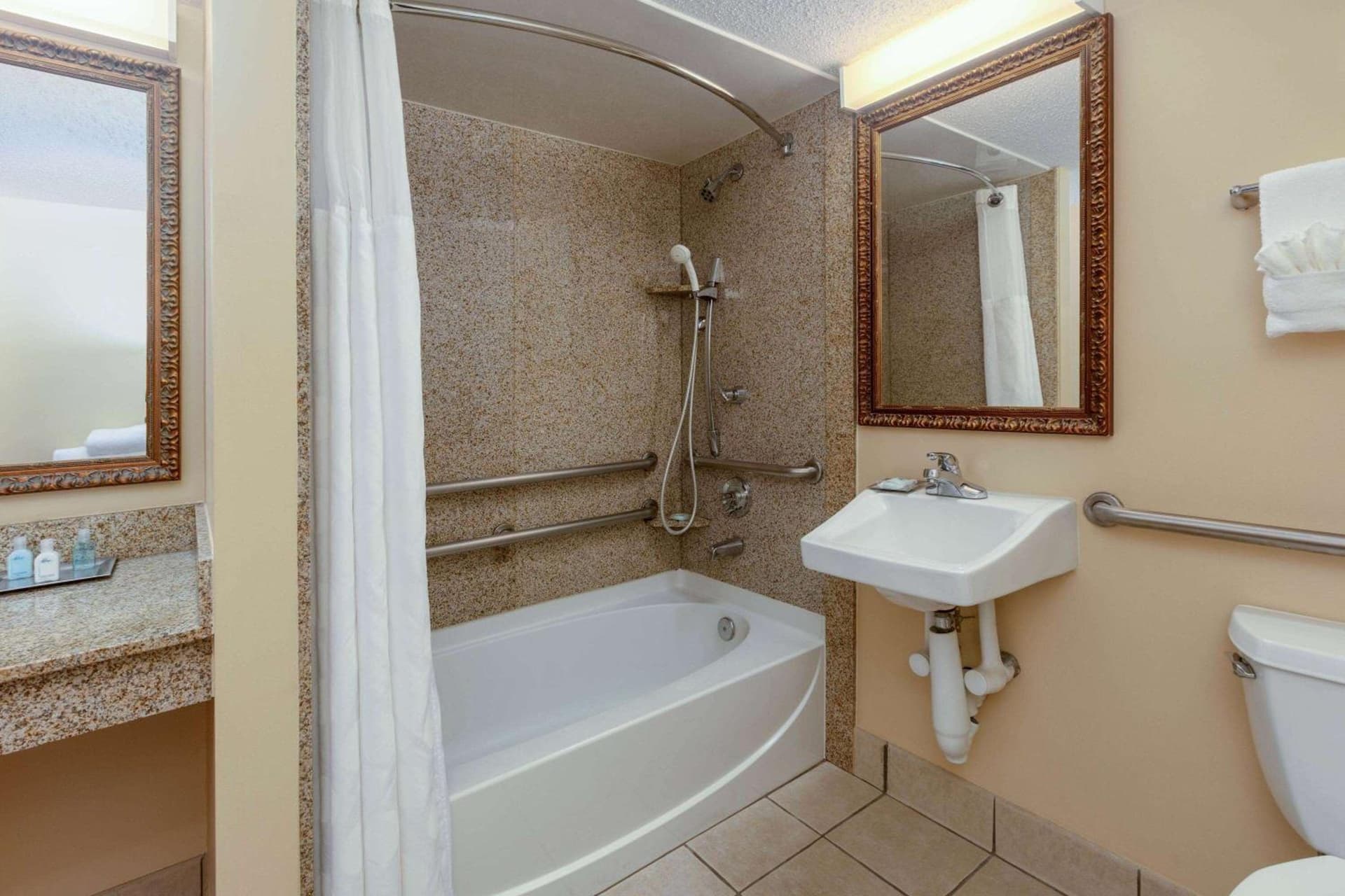Wyndham Riverfront Hotel gallery photo in Little Rock, AR — image 111