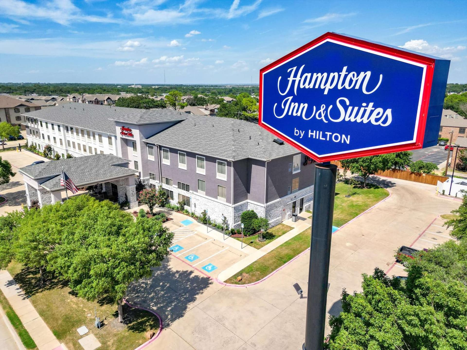 Hampton Inn & Suites Denton interior in Denton, TX — gallery photo 2