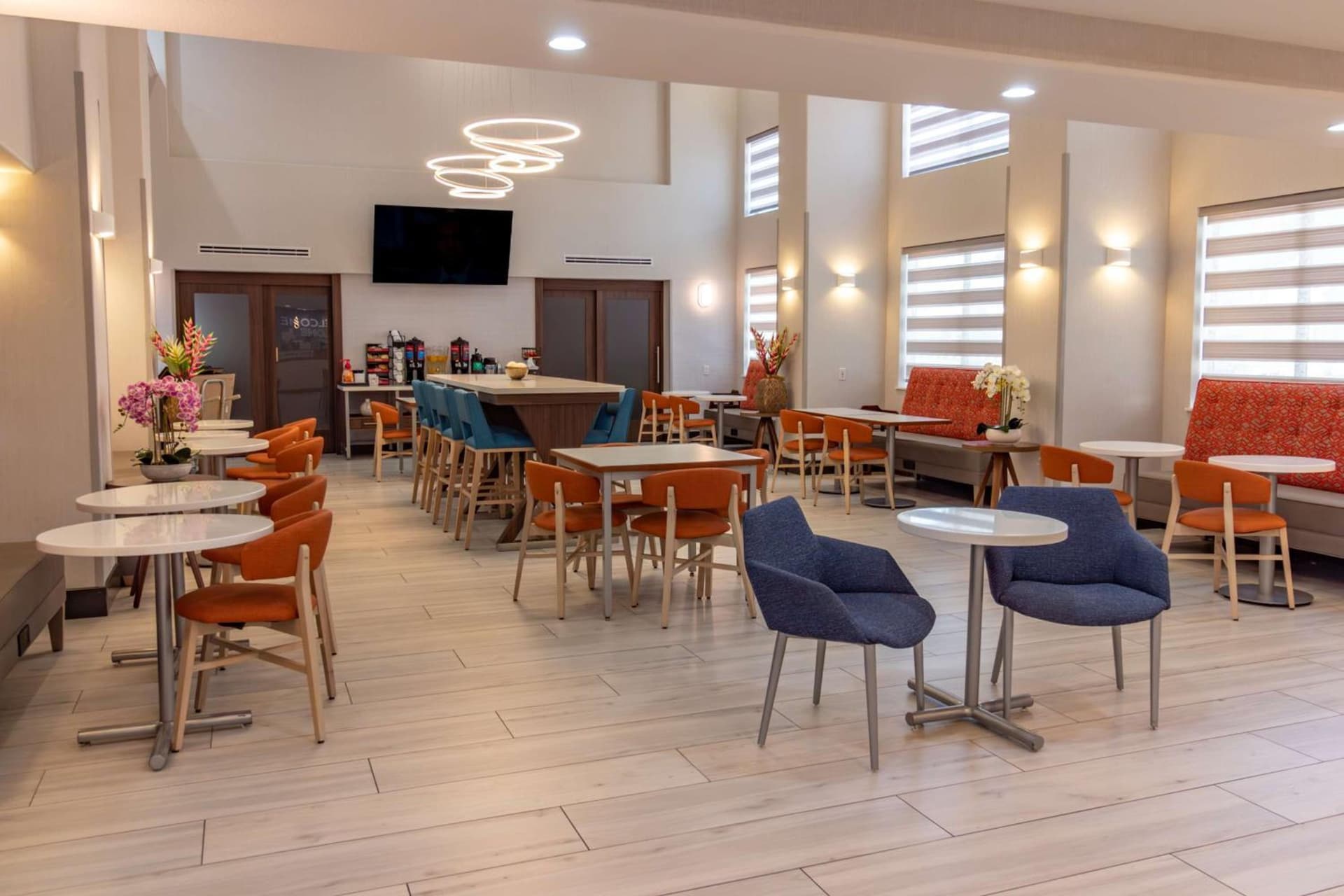 Hampton Inn & Suites Denton interior in Denton, TX — gallery photo 2
