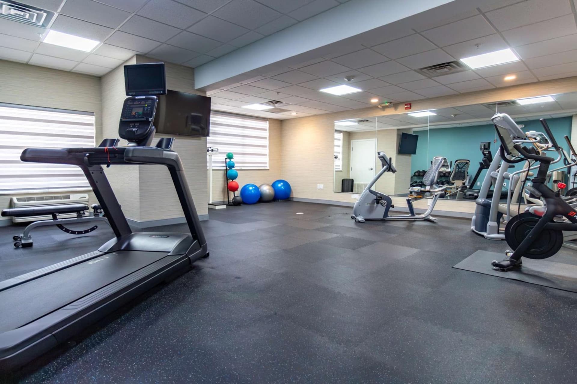 Hampton Inn & Suites Denton gallery photo in Denton, TX — image 48