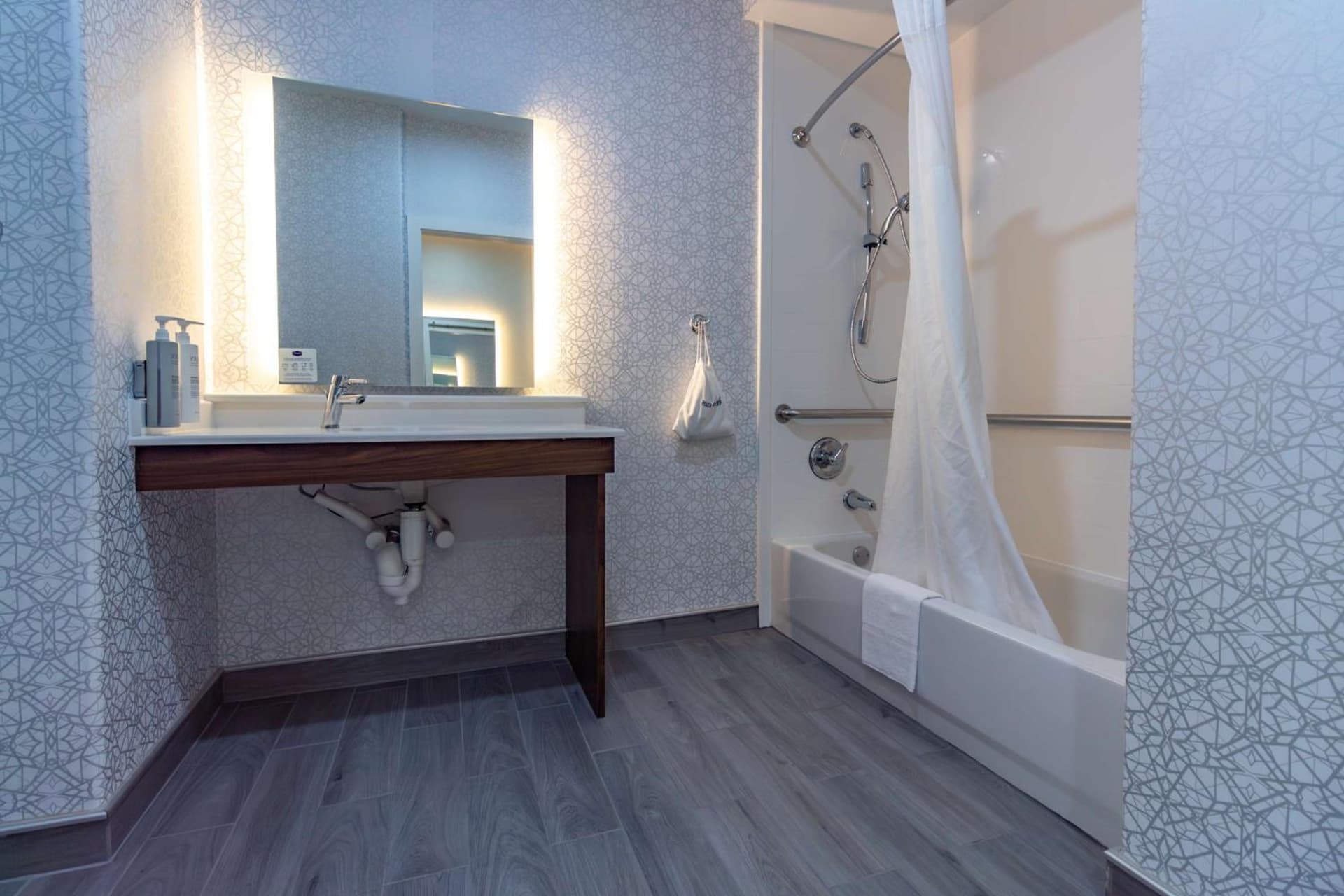 Hampton Inn & Suites Denton gallery photo in Denton, TX — image 9