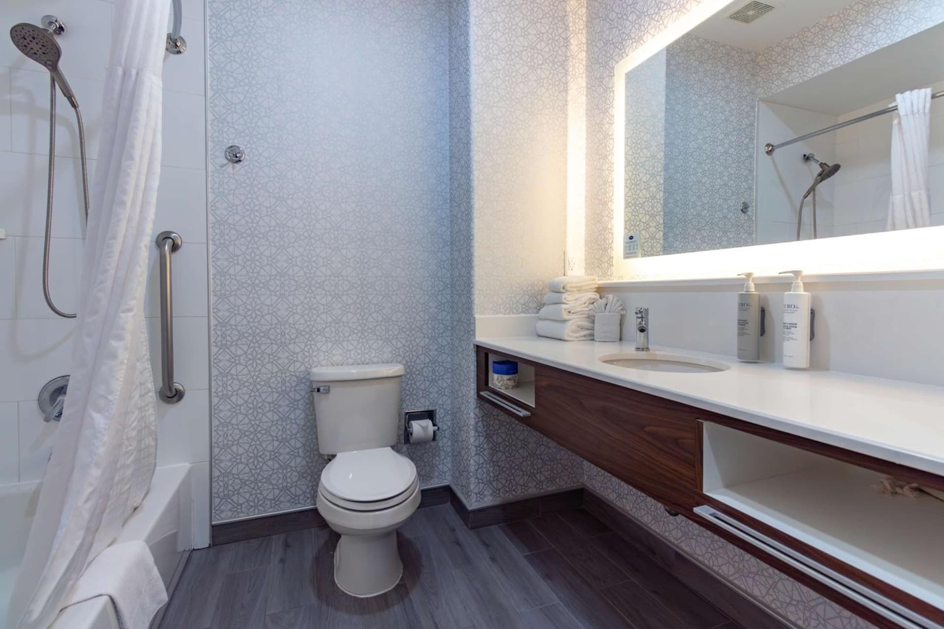 Hampton Inn & Suites Denton gallery photo in Denton, TX — image 4