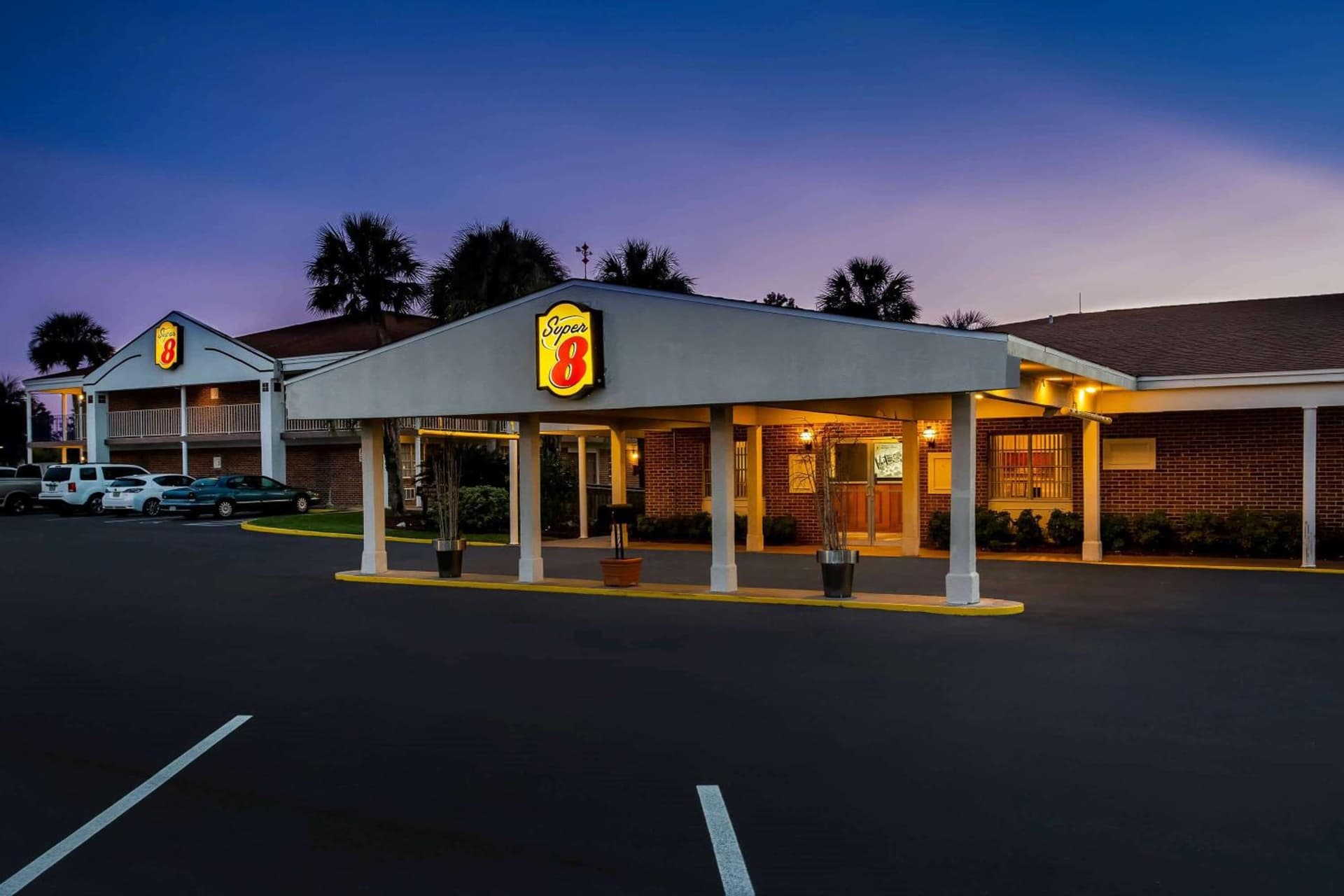Super 8 by Wyndham Lake City interior in Lake City, FL — gallery photo 2