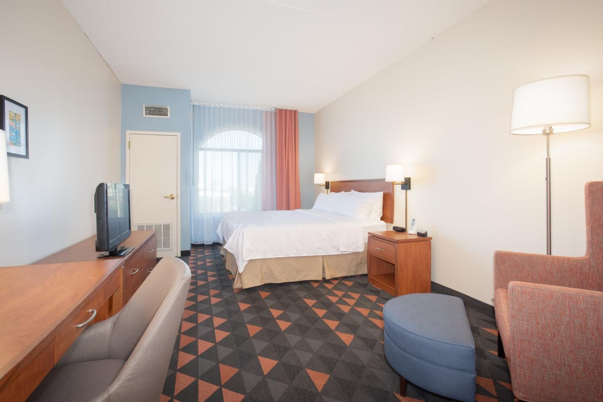 Holiday Inn & Suites Goodyear - West Phoenix Area by IHG interior in Goodyear, AZ — gallery photo 2
