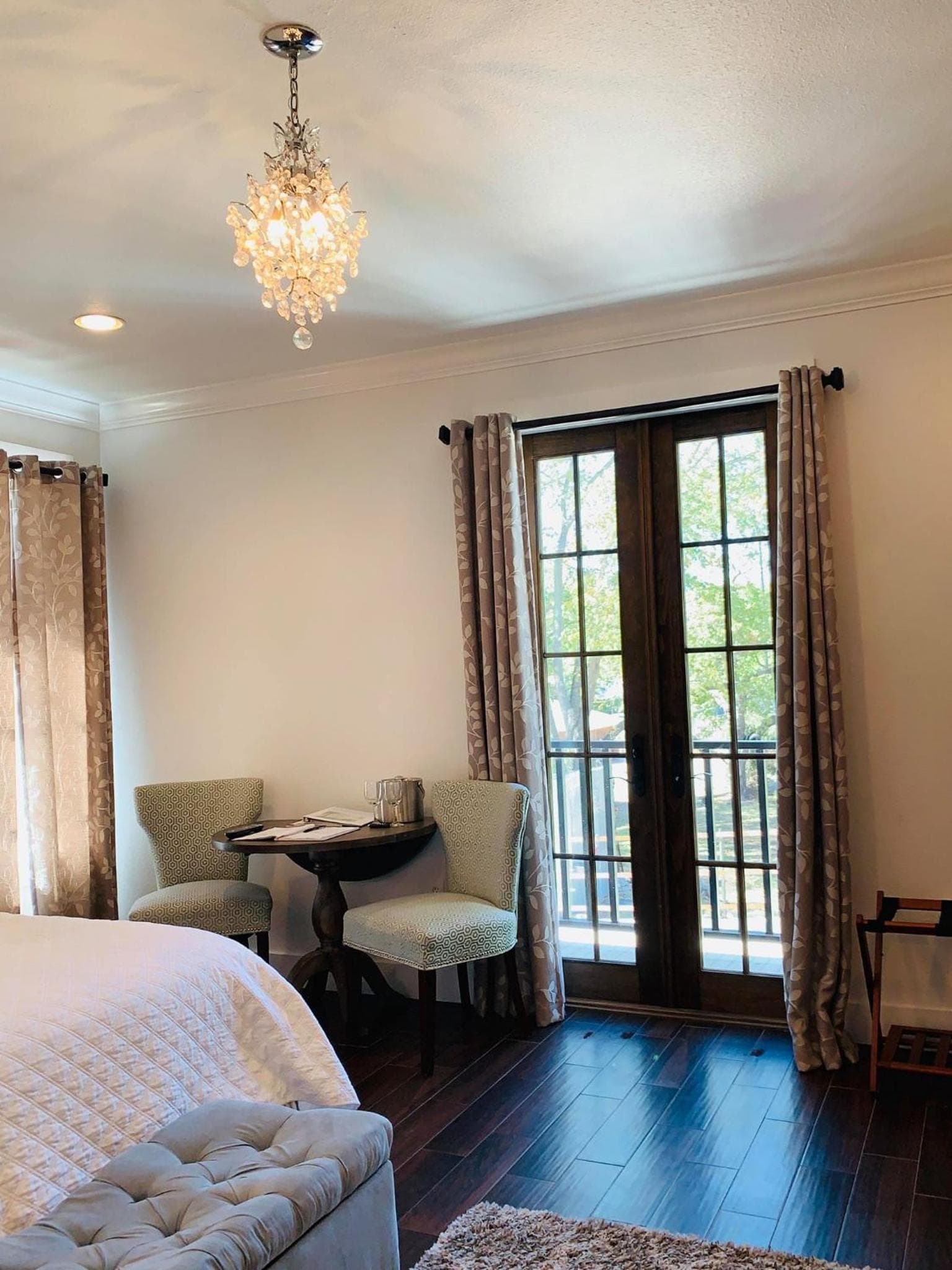Emigrant's Inn interior in Fredericksburg, TX — gallery photo 2