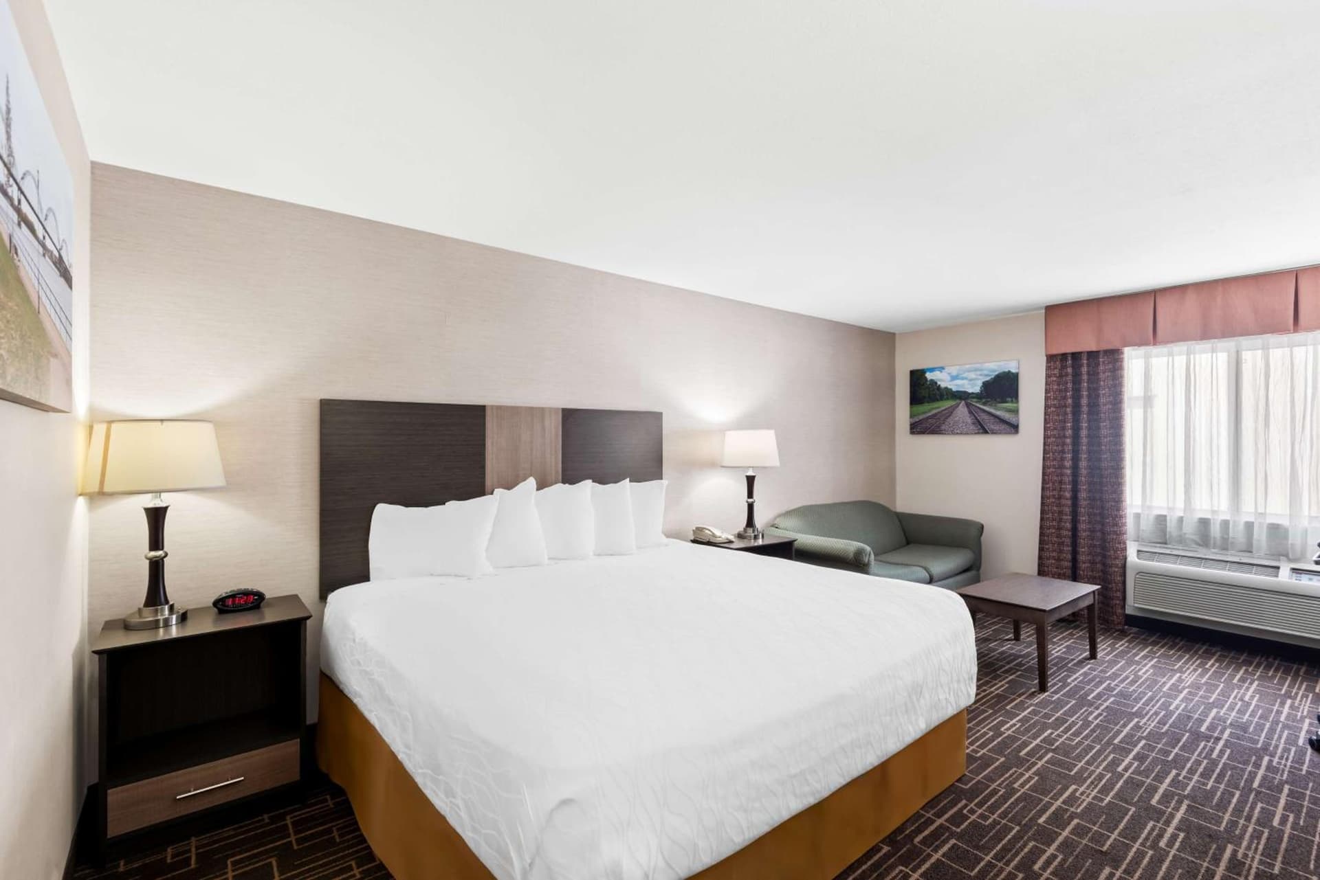 Best Western Airport Inn interior in Moline, IL — gallery photo 2
