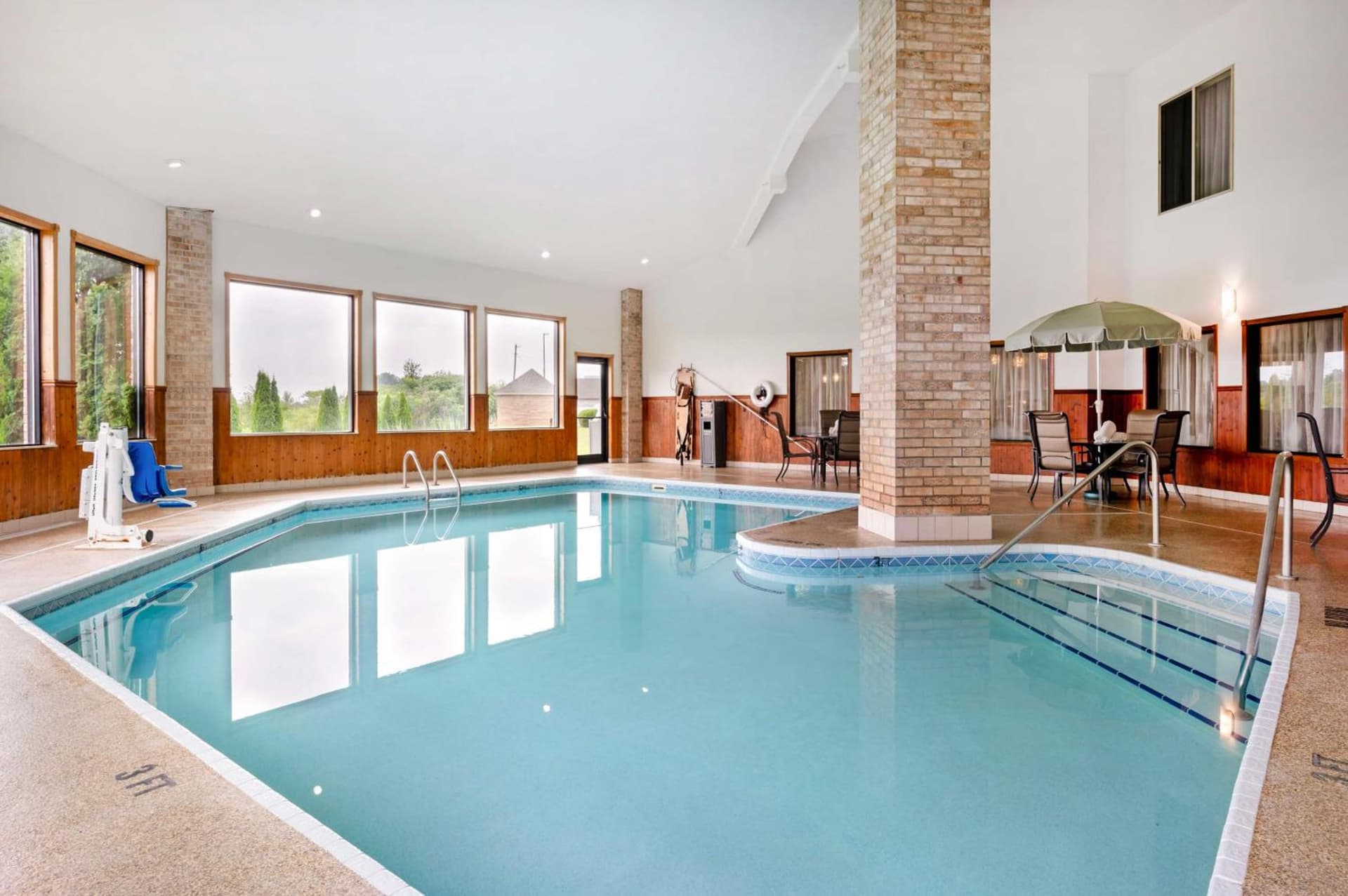 Best Western Plus Howe Inn interior in Howe, IN — gallery photo 2
