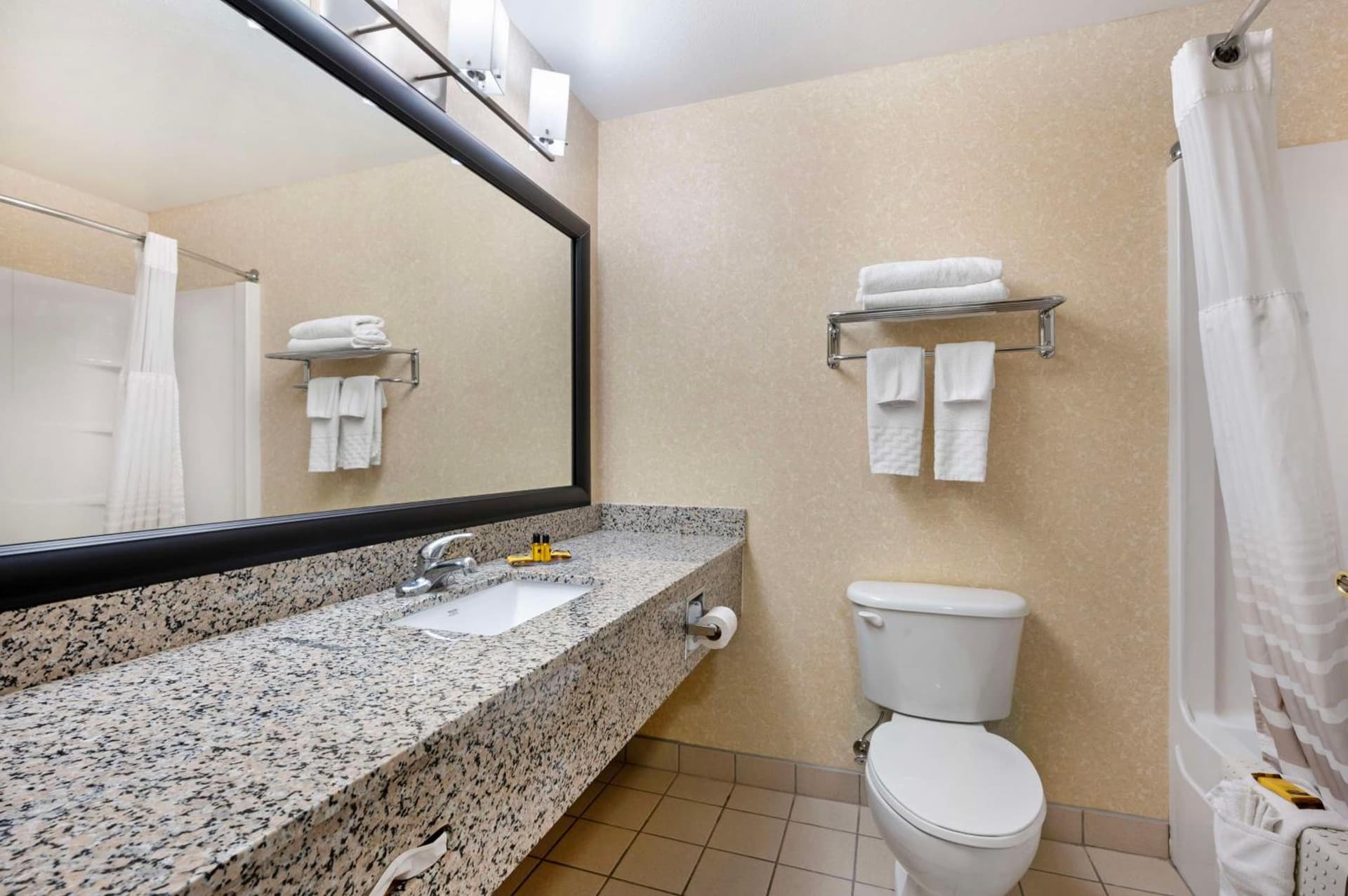 Best Western Plus Howe Inn gallery photo in Howe, IN — image 34